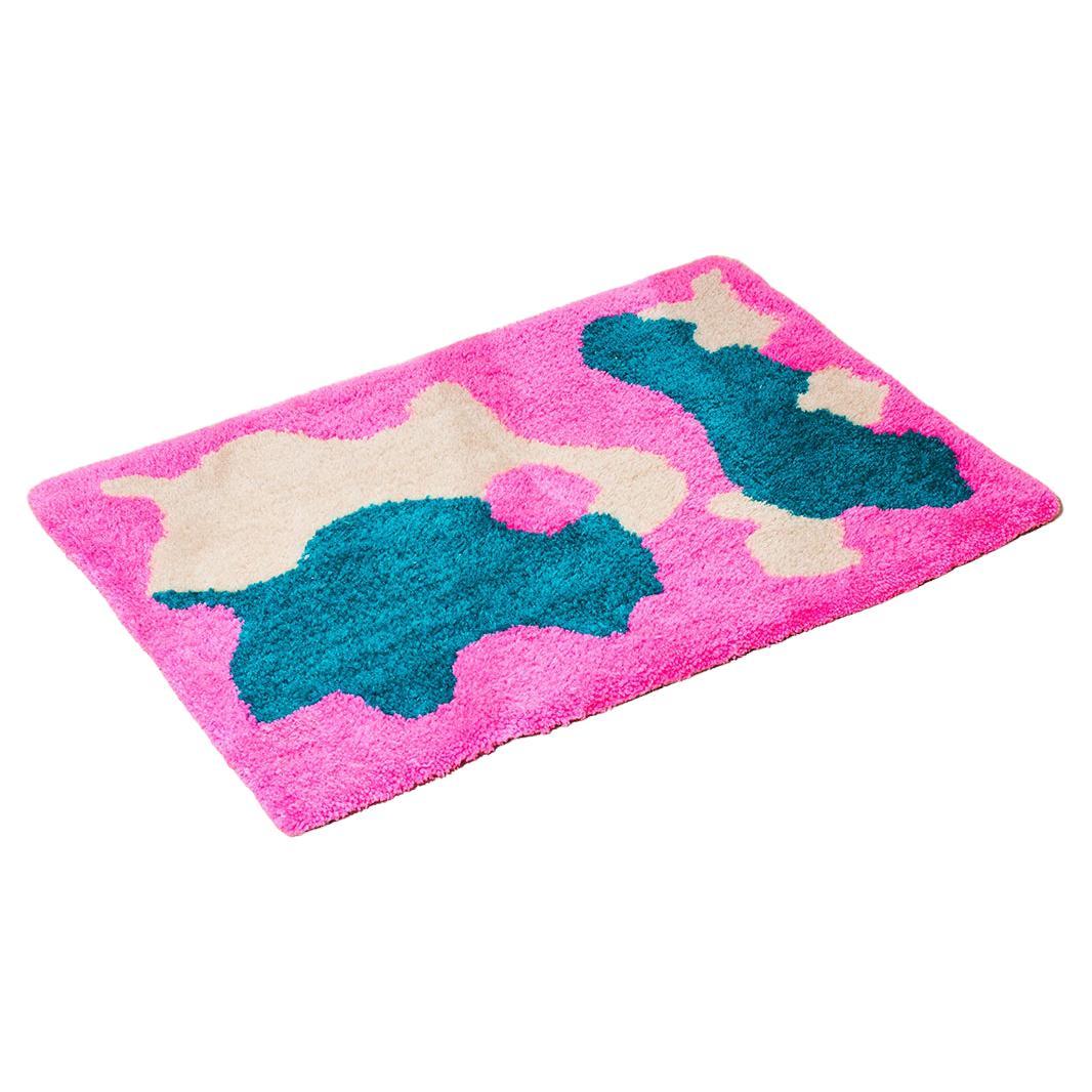 Tapis de vache abstrait rose, sarcelle et crème touffeté à la main