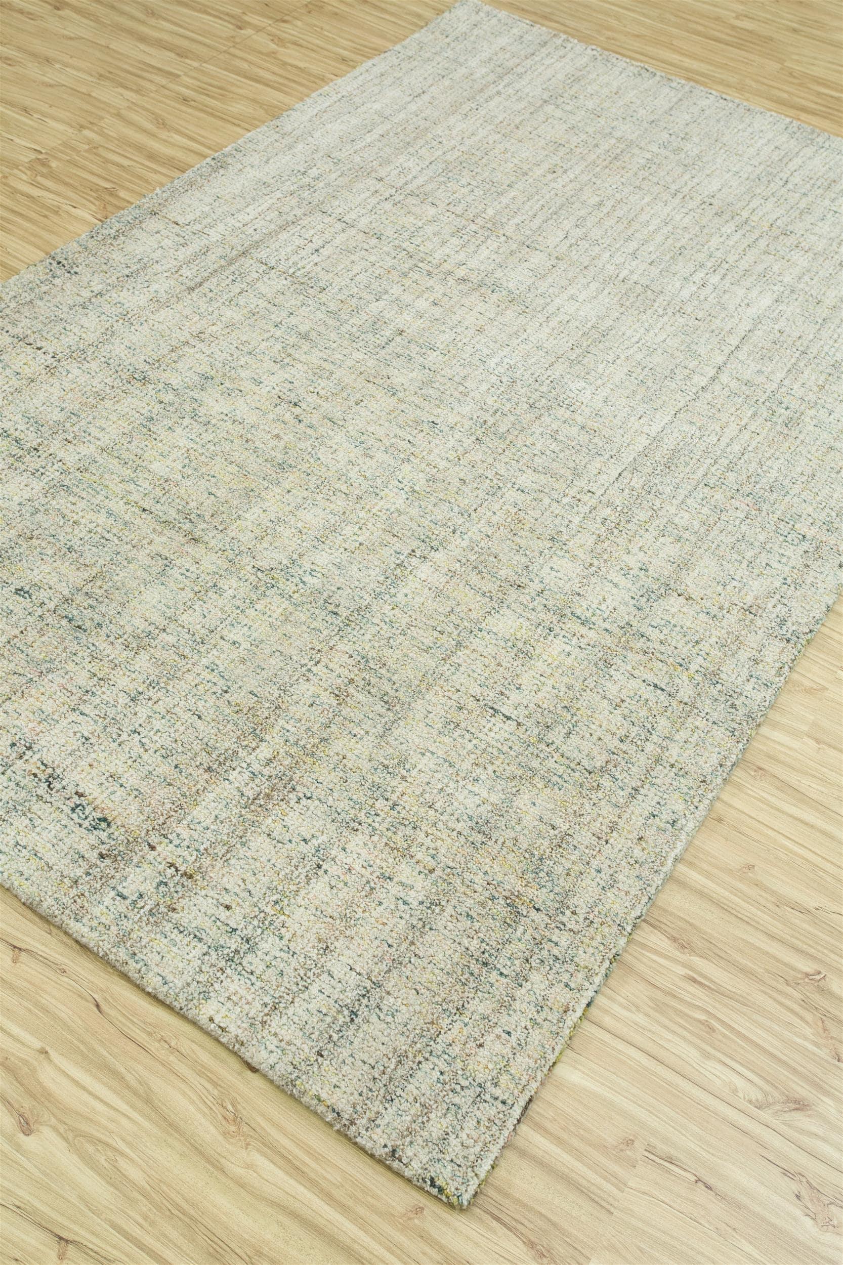 Ce tapis de 8'6 x 11'6 en laine et viscose noué à la main de Jaipur Rugs présente un mélange serein de vert brume de mer et de blanc antique. Les tons doux et feutrés du tapis et son design understated design évoquent un sentiment de calme, idéal
