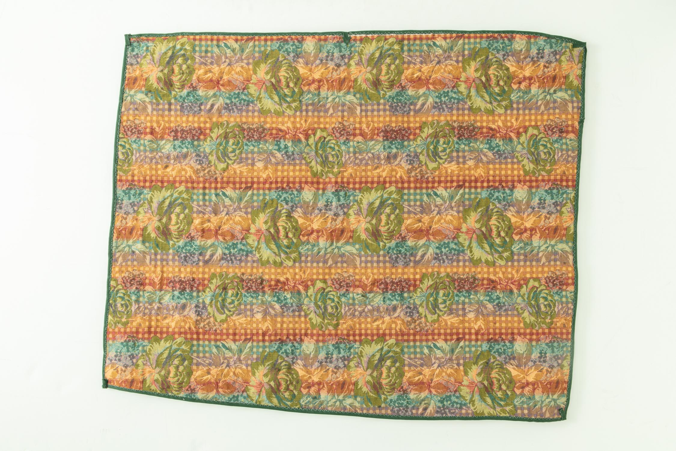 Hand Tufted shag rug by Madeline Tavernier

2022

Materials: acrylic & wool yarns

Dimensions: 34