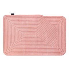 Tappeto rosa irregolare trapuntato a mano di Hatsu