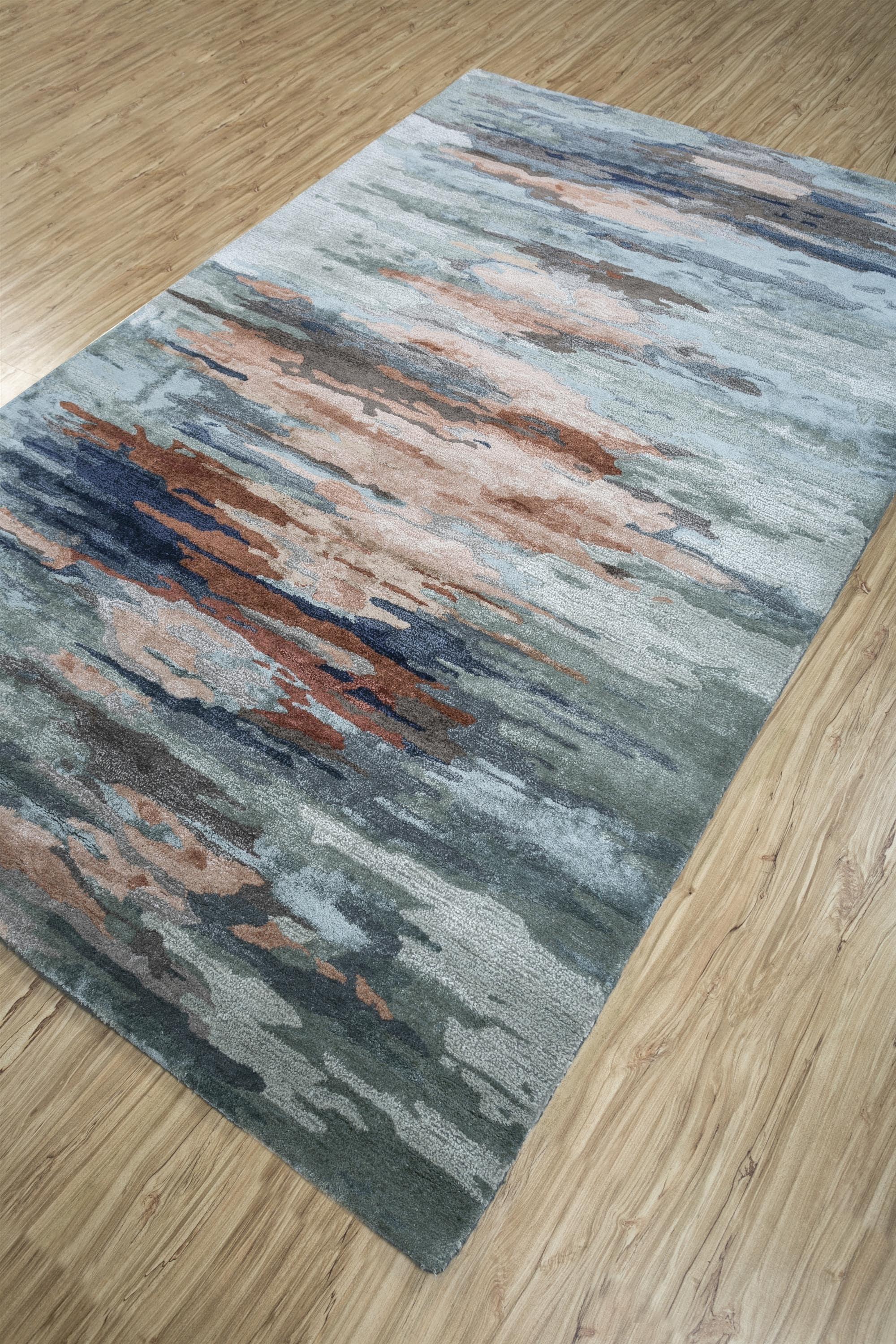 Dieser 6 x 9 große, handgetuftete Teppich aus Wolle und Viskose von Jaipur Rugs zeichnet sich durch eine ruhige Mischung aus Silber-, Moos- und Rosatönen aus, die eine zeitgenössische Palette bilden, die perfekt für anspruchsvolle Innenräume