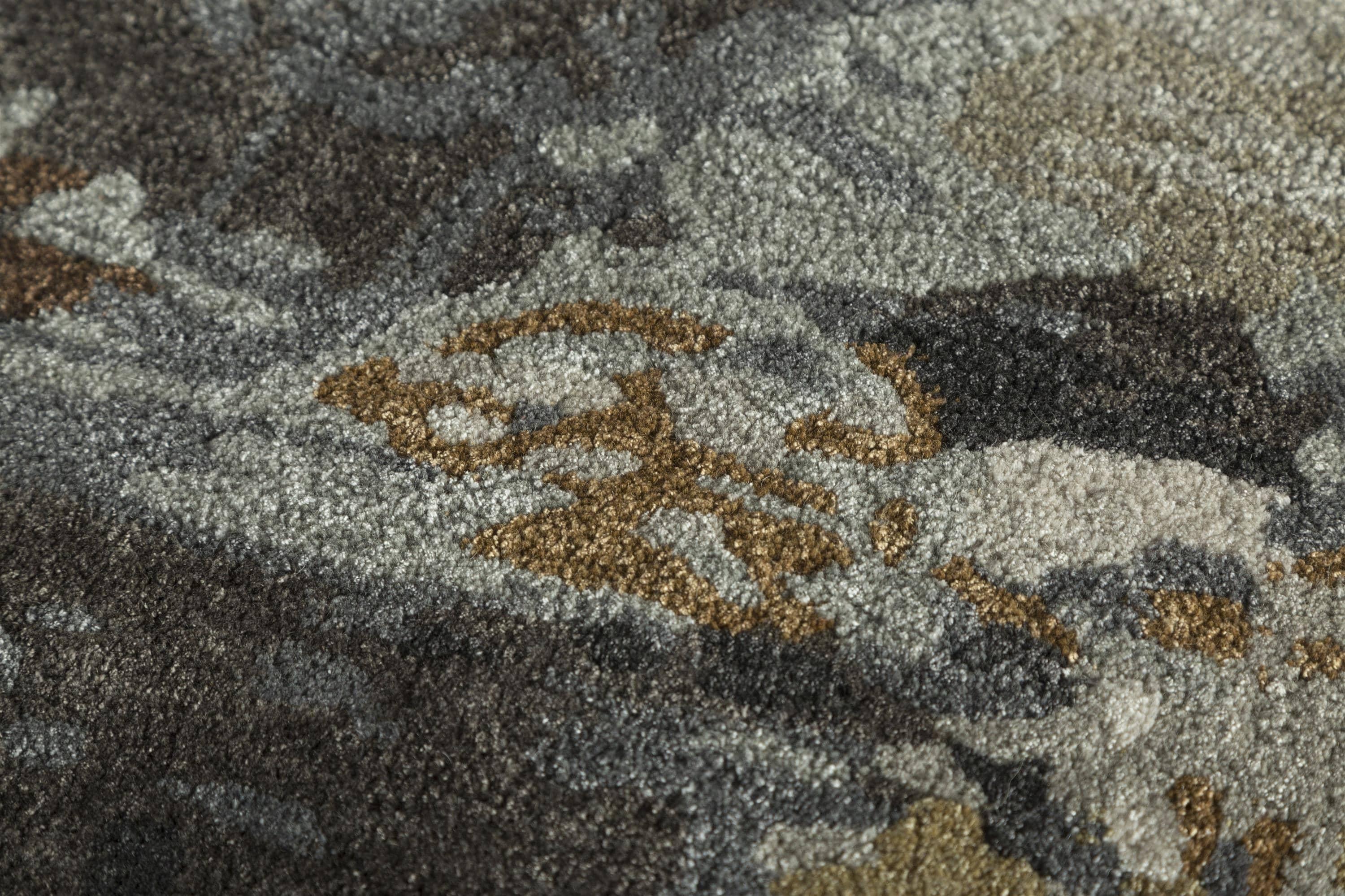 Modern Hand-Tufted Wool Rug in Classic Gray and Liquorice, Artistic Abstract Design For Sale