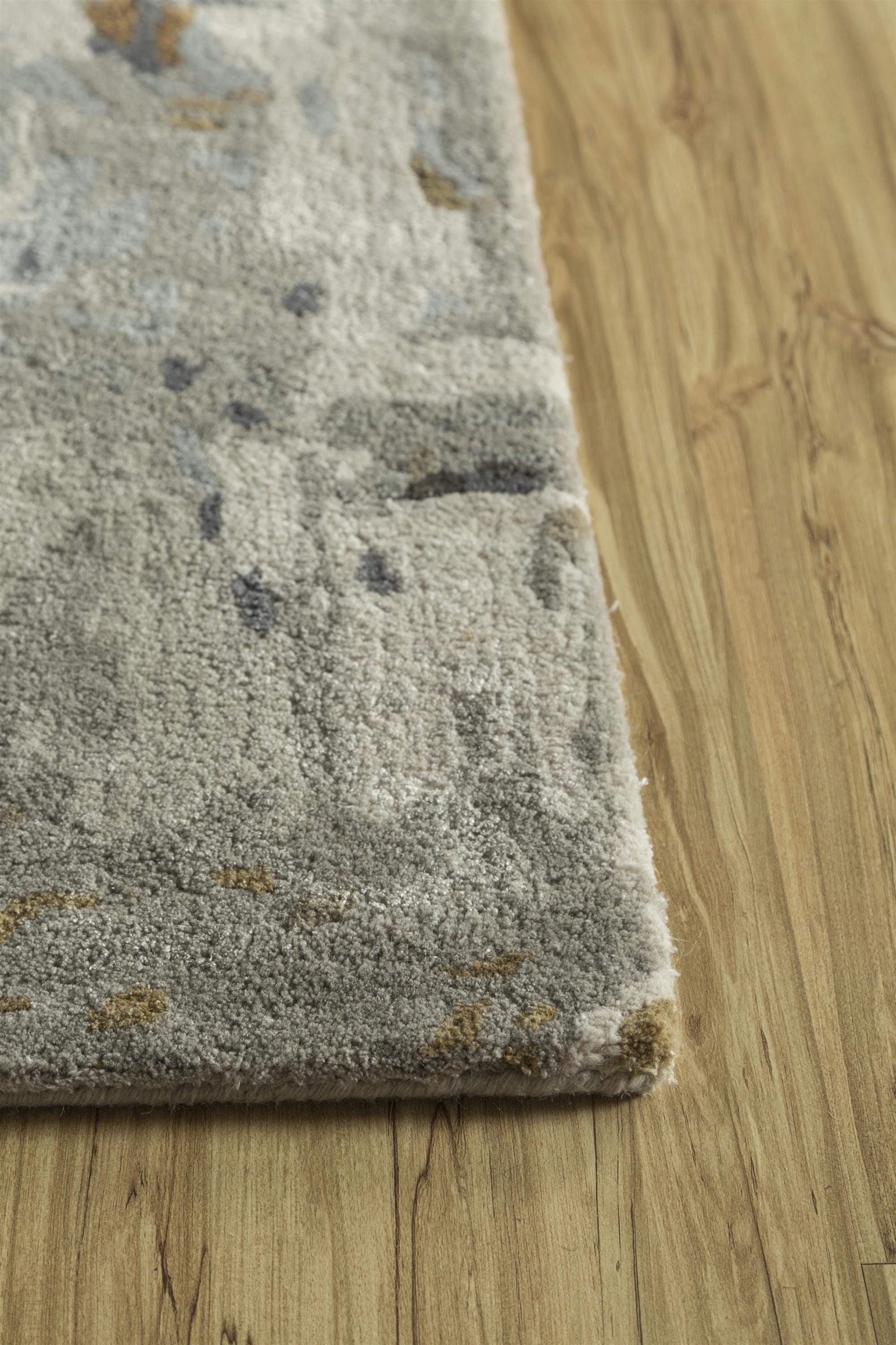 Indian Hand-Tufted Wool Rug in Classic Gray and Liquorice, Artistic Abstract Design For Sale