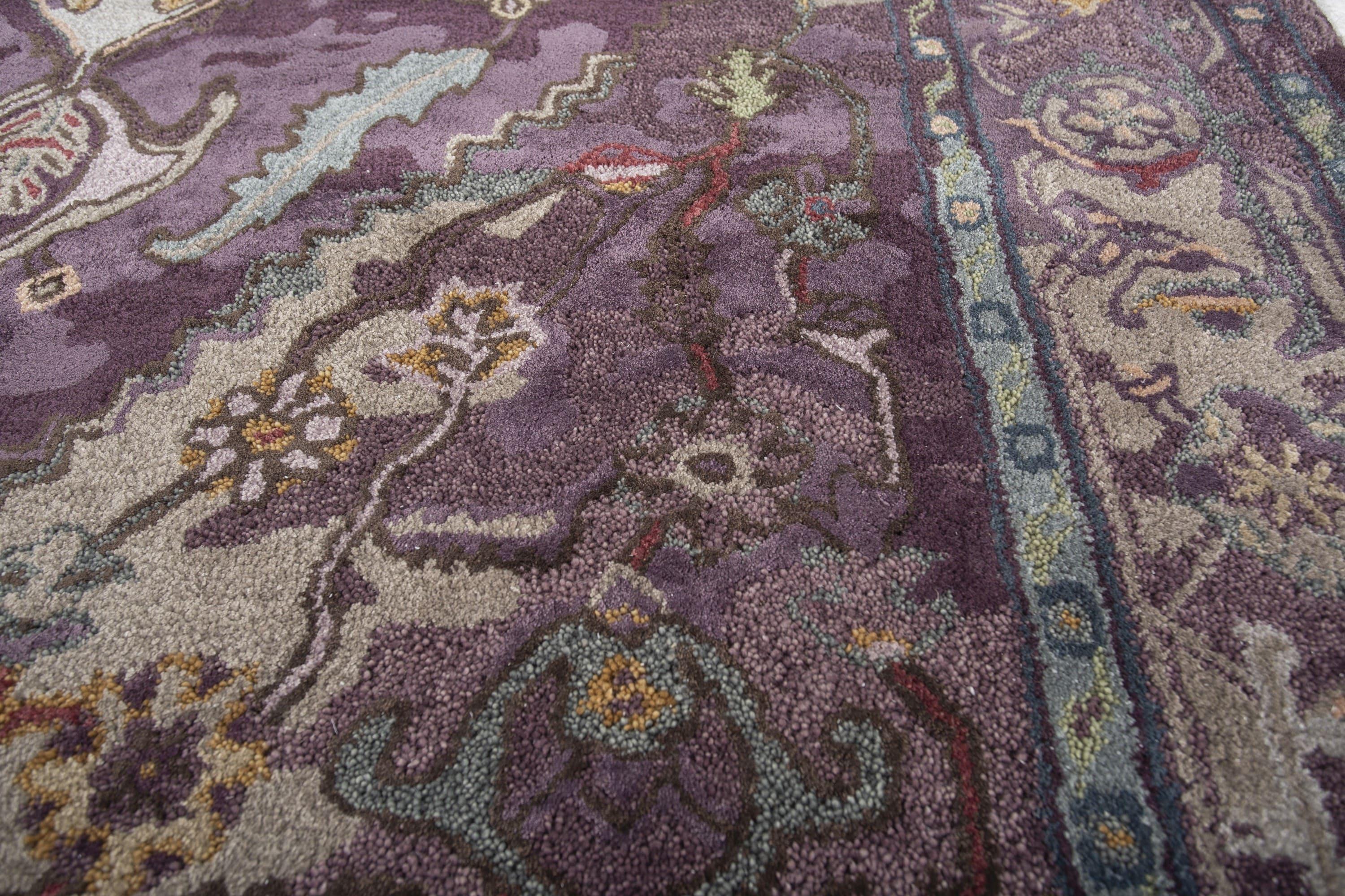 Tissé à la main Tapis en viscose de laine tufté à la main en violet tulipe et gris foncé, design transitionnel en vente