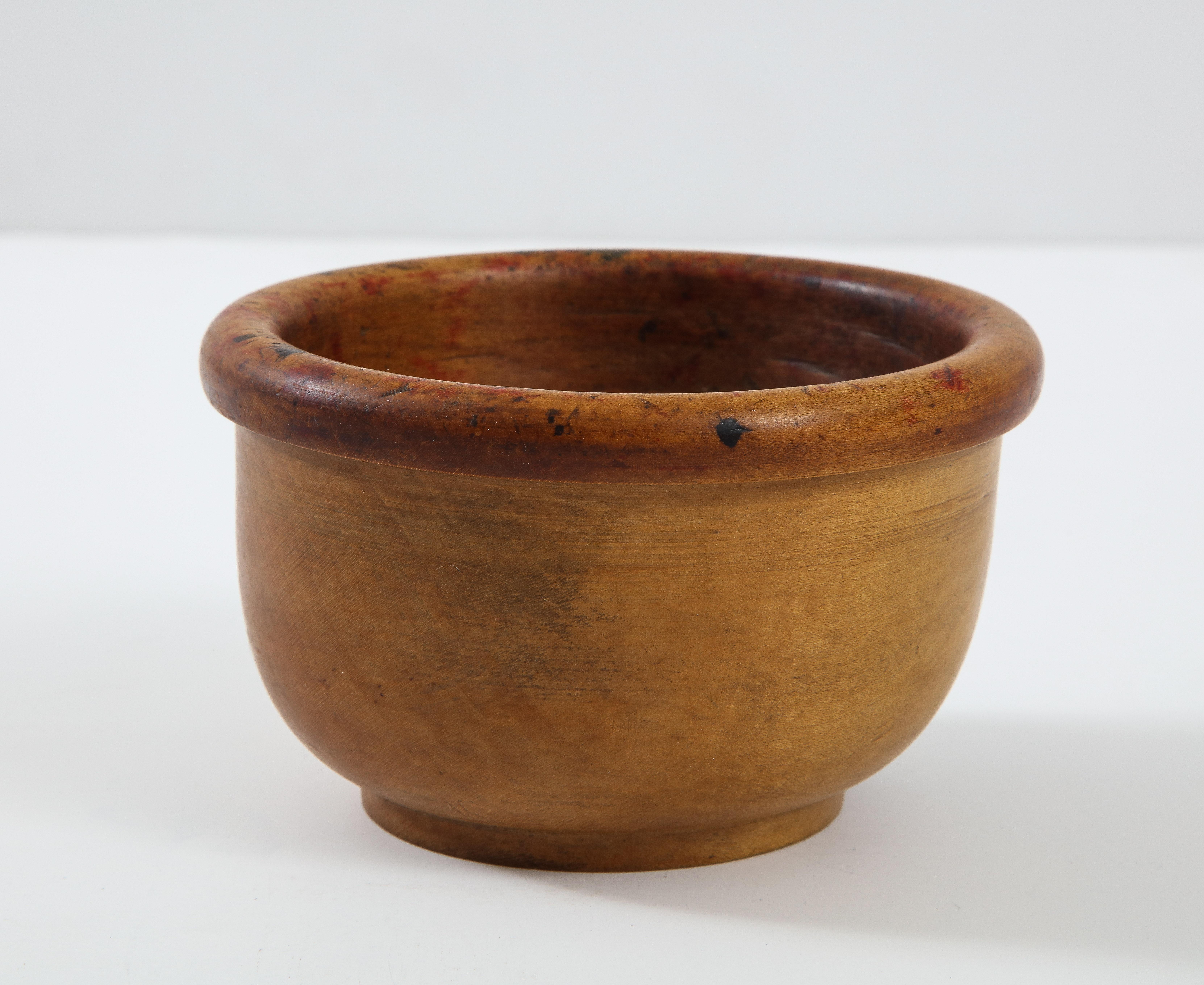 Hand-Turned American Wood Bowl with Thick Rim In Good Condition In Brooklyn, NY