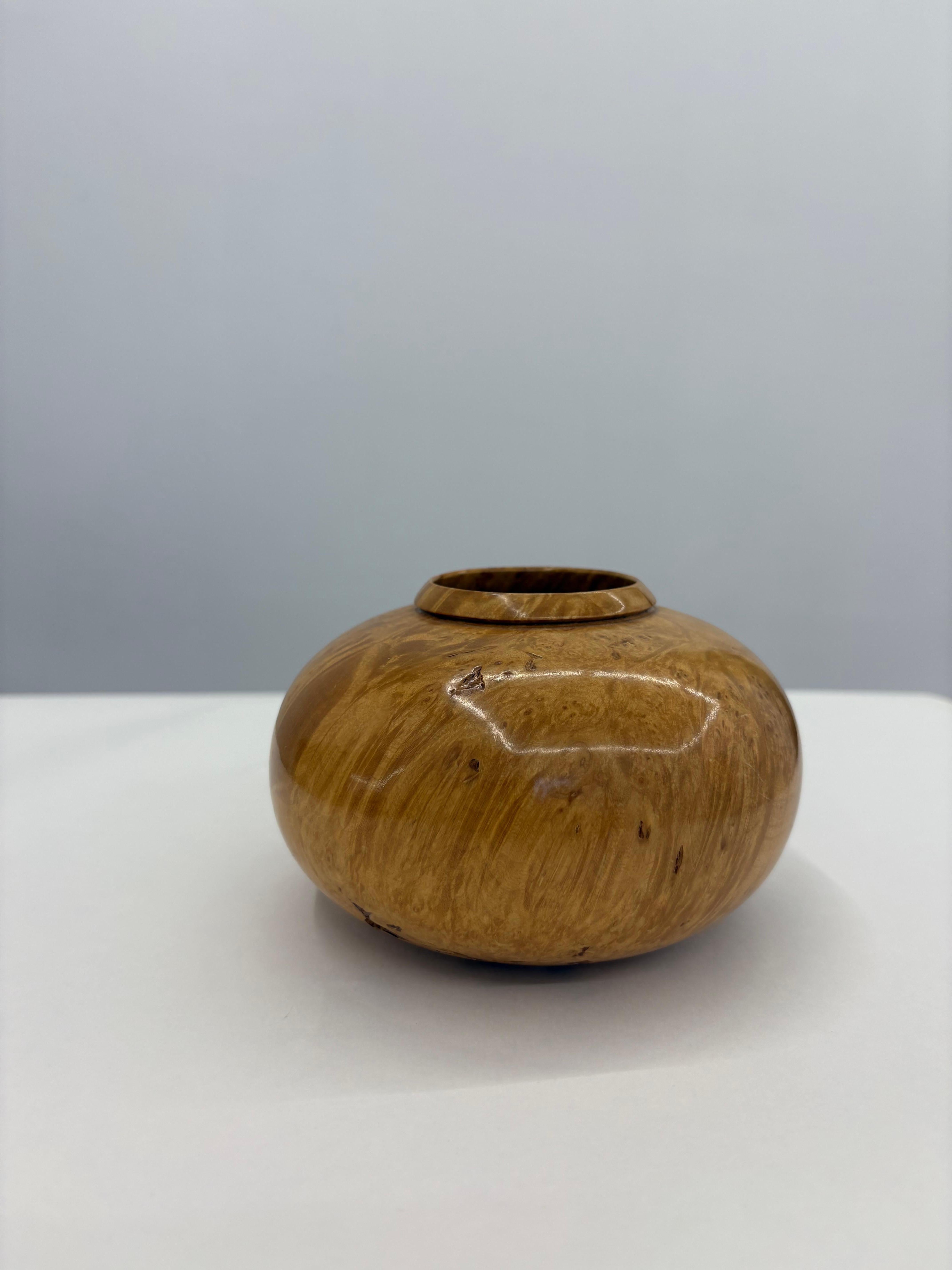 Vaso in legno di acero tornito a mano di D. A. - Studio Sculptural Studio A. in vendita 2