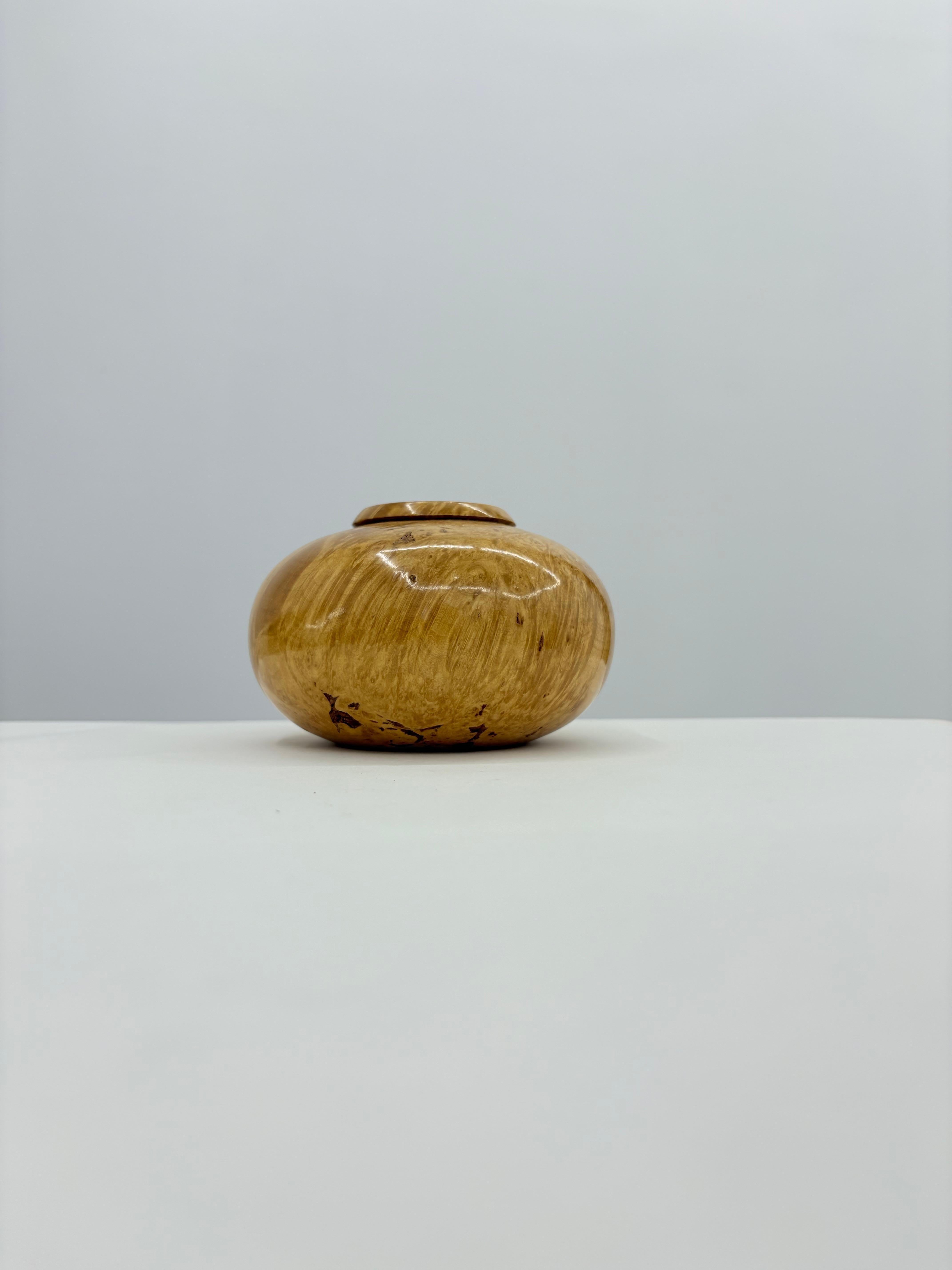Vaso in legno di acero tornito a mano di D. A. - Studio Sculptural Studio A. In condizioni buone in vendita a Los Angeles, CA