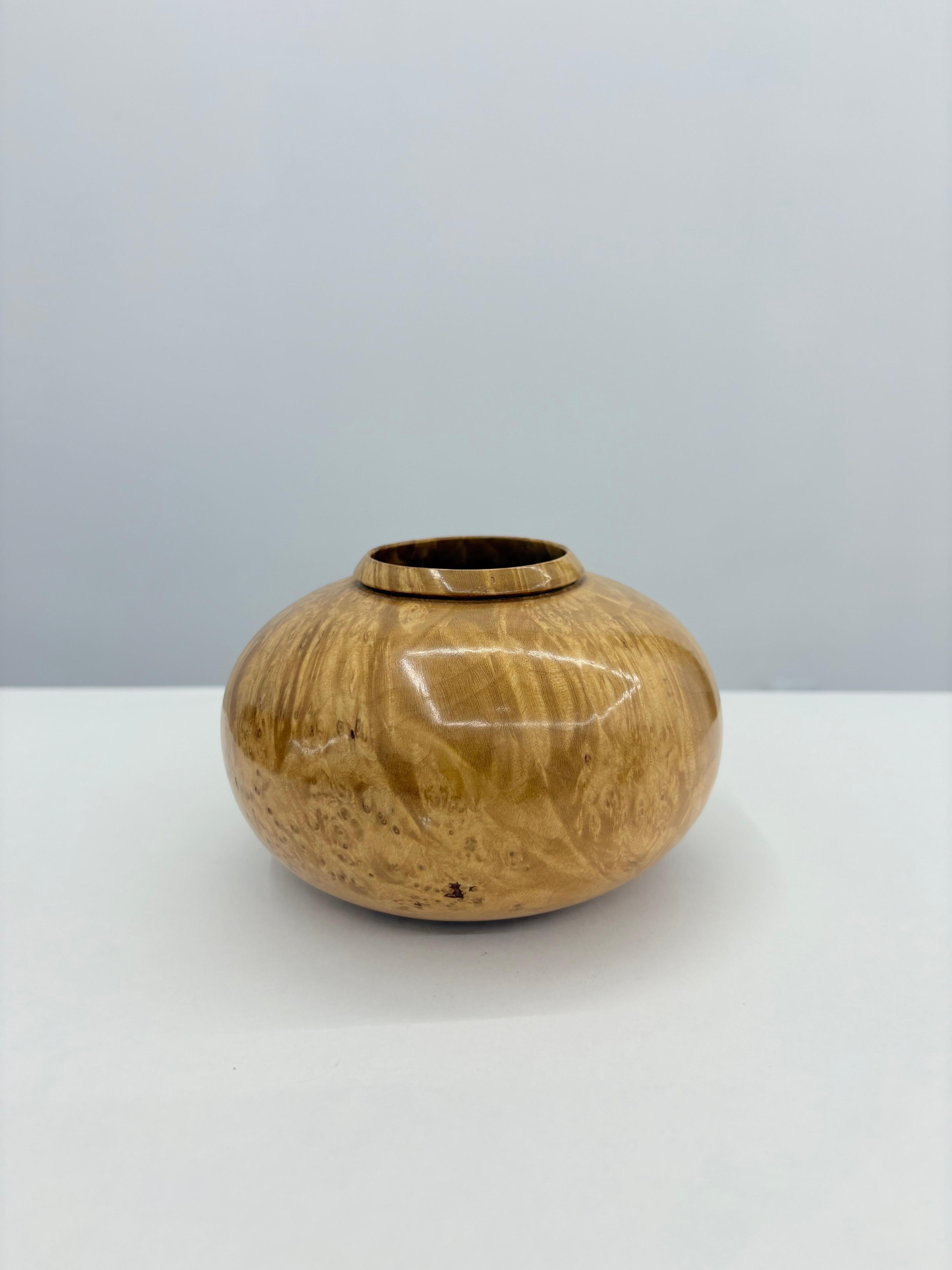 Vaso in legno di acero tornito a mano di D. A. - Studio Sculptural Studio A. in vendita 1