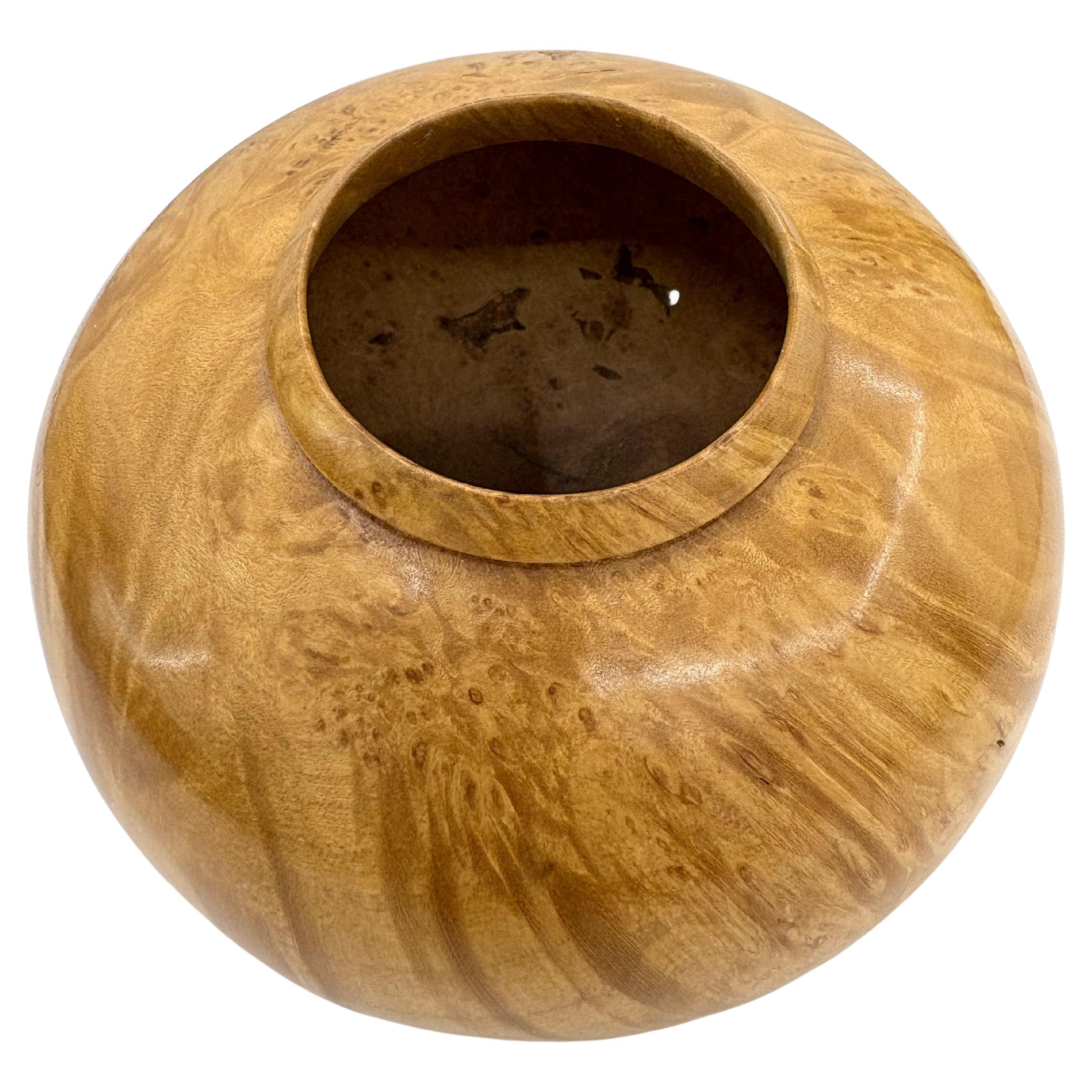 Vaso in legno di acero tornito a mano di D. A. - Studio Sculptural Studio A. in vendita