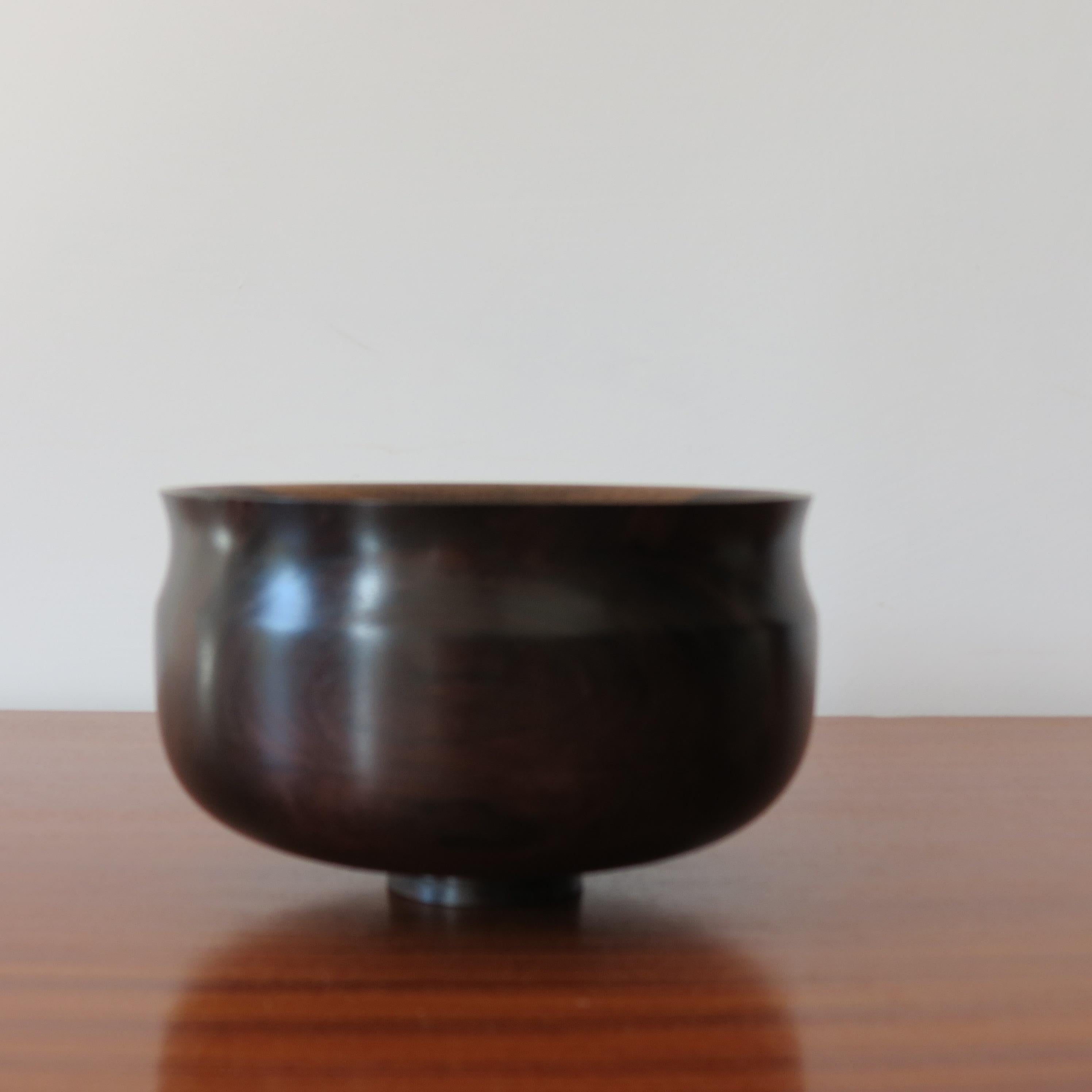 English Hand Turned Pot Bowl by David Ruse 1990s For Sale