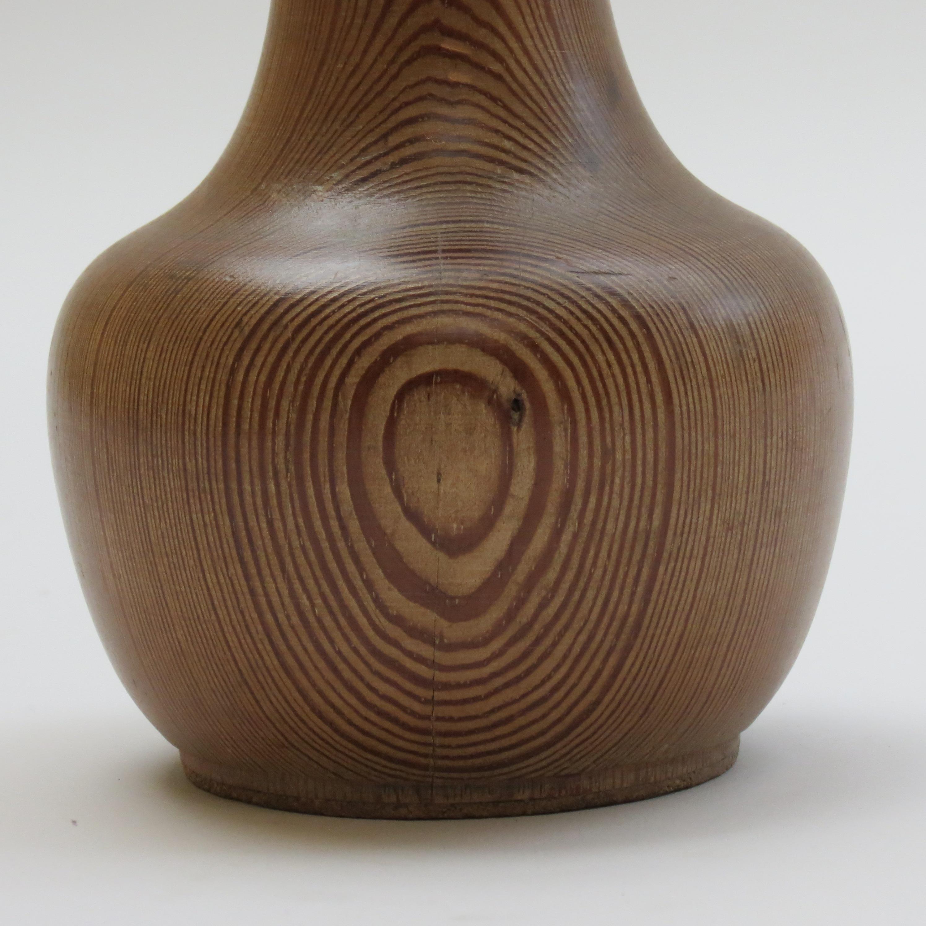 Handgedrehte antike Kiefer Vase Skulptur im Angebot 2