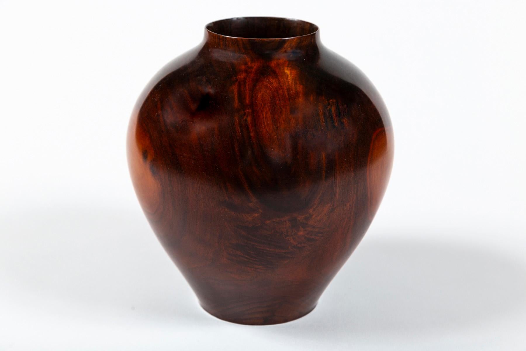 Noce Vaso in noce tornito a mano, XX secolo, americano in vendita
