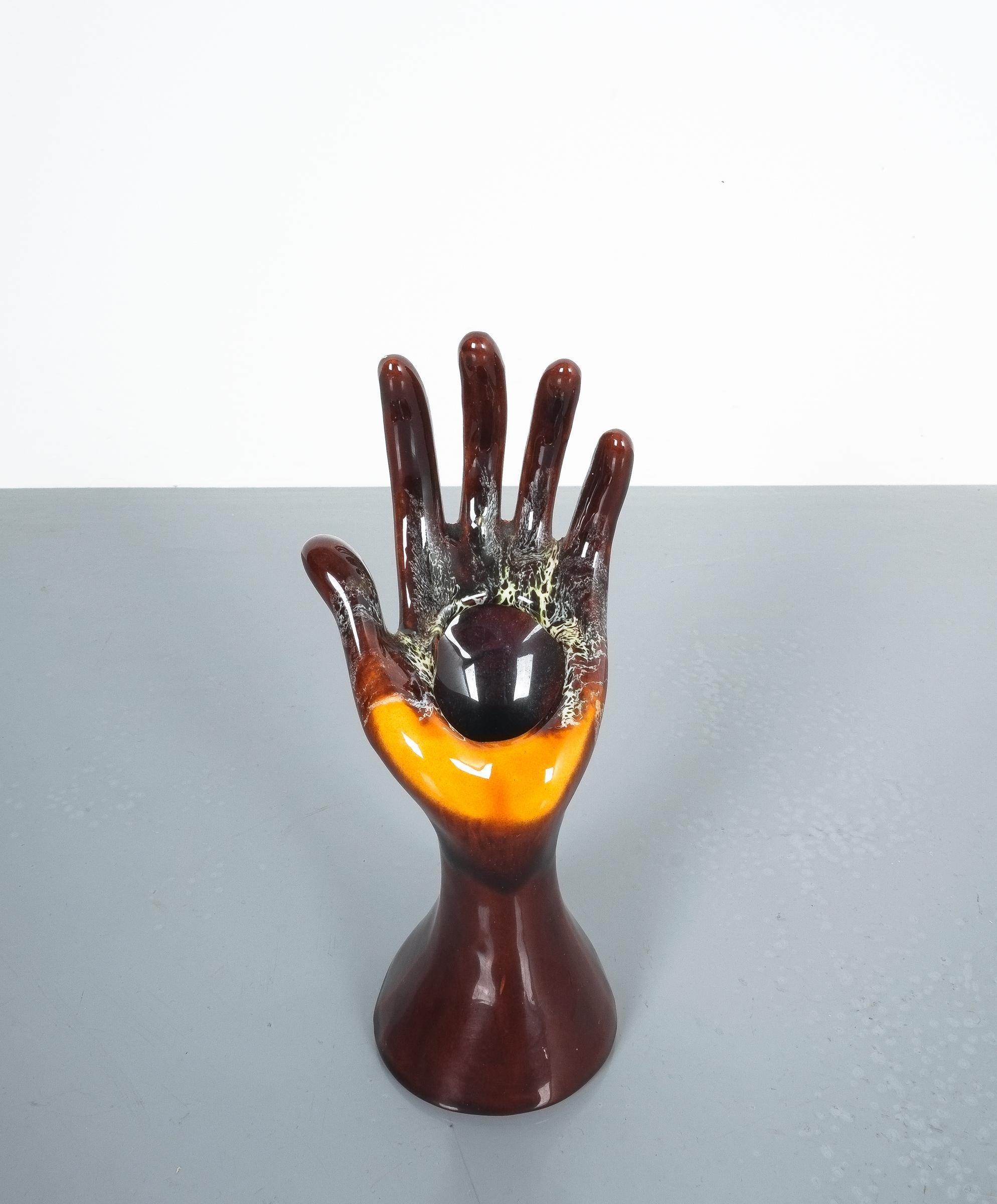 Milieu du XXe siècle Vase à main Céramique de Vallauris:: vers 1960 en vente
