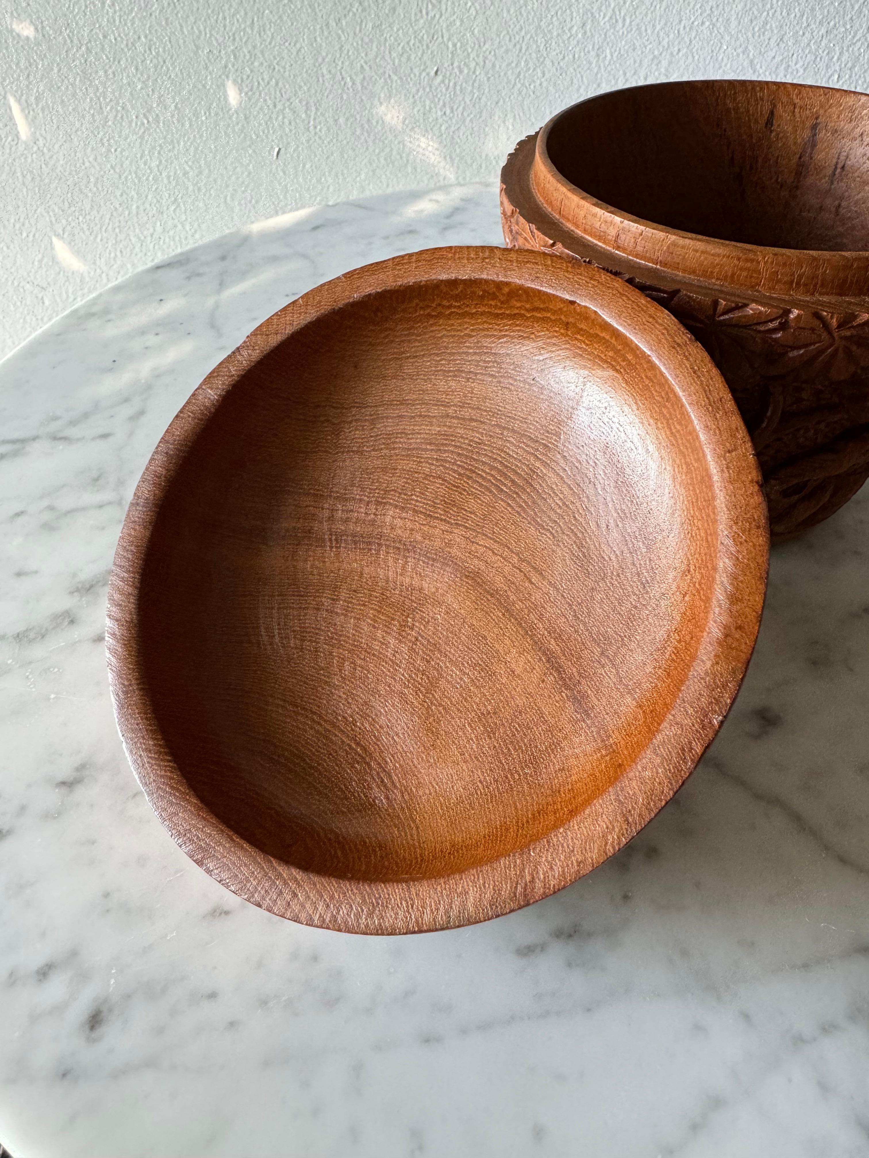 Hand Carved Wooden Lidded Jar/Pot. For Sale 5