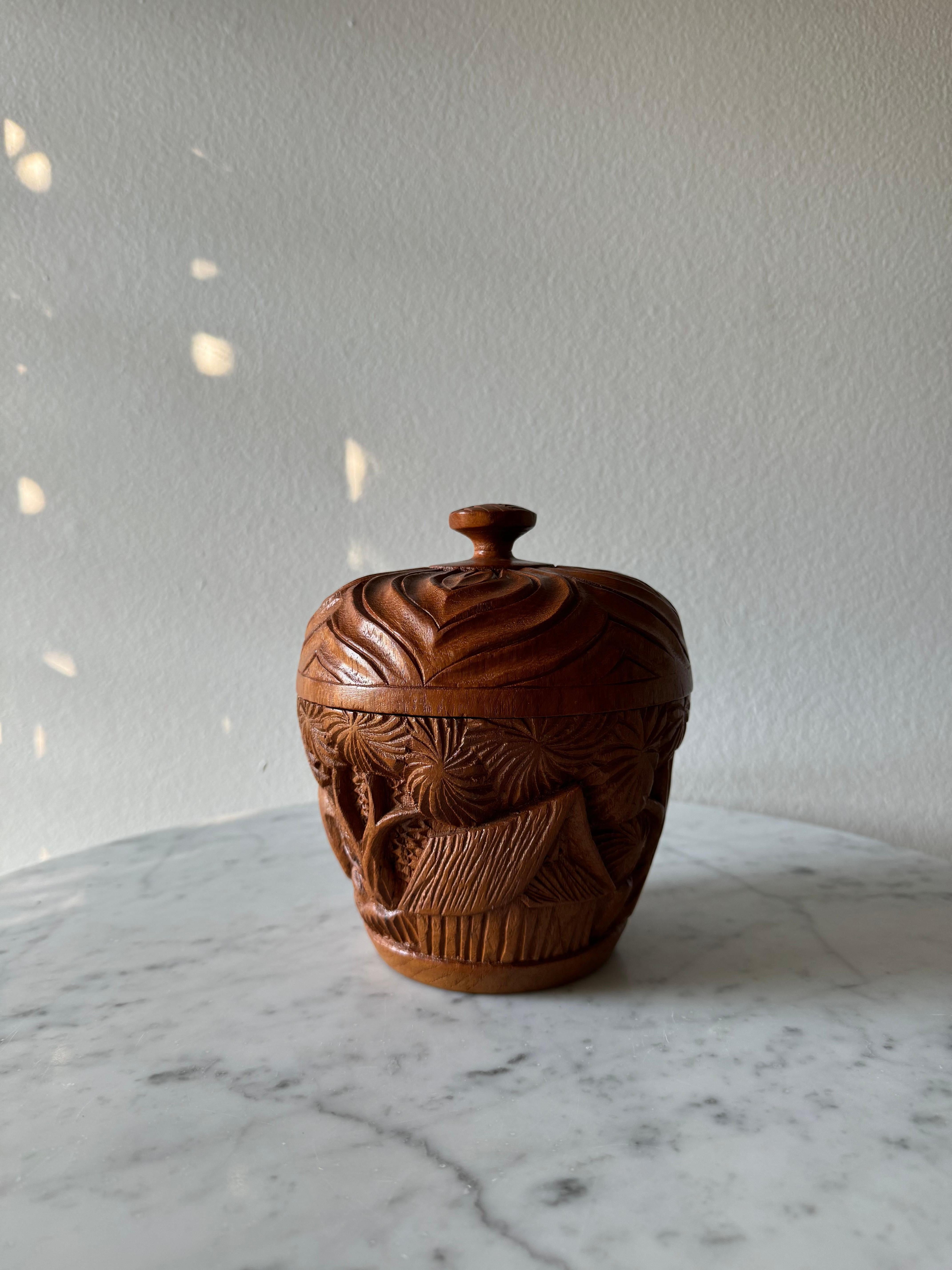 Hand Carved Wooden Lidded Jar/Pot. In Good Condition For Sale In San Juan Capistrano, CA