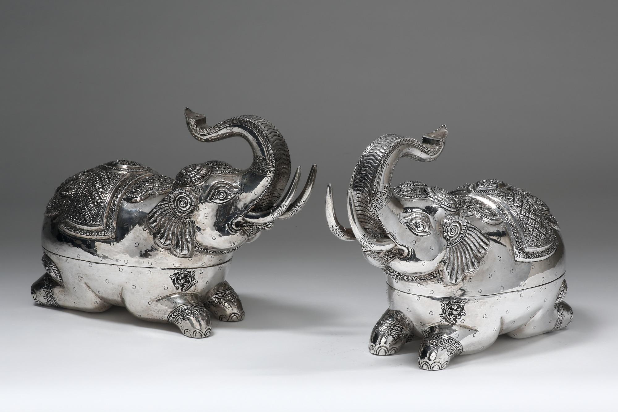 Hong Kong Hand-Worked Contemporary Solid Silver Elephant Box For Sale