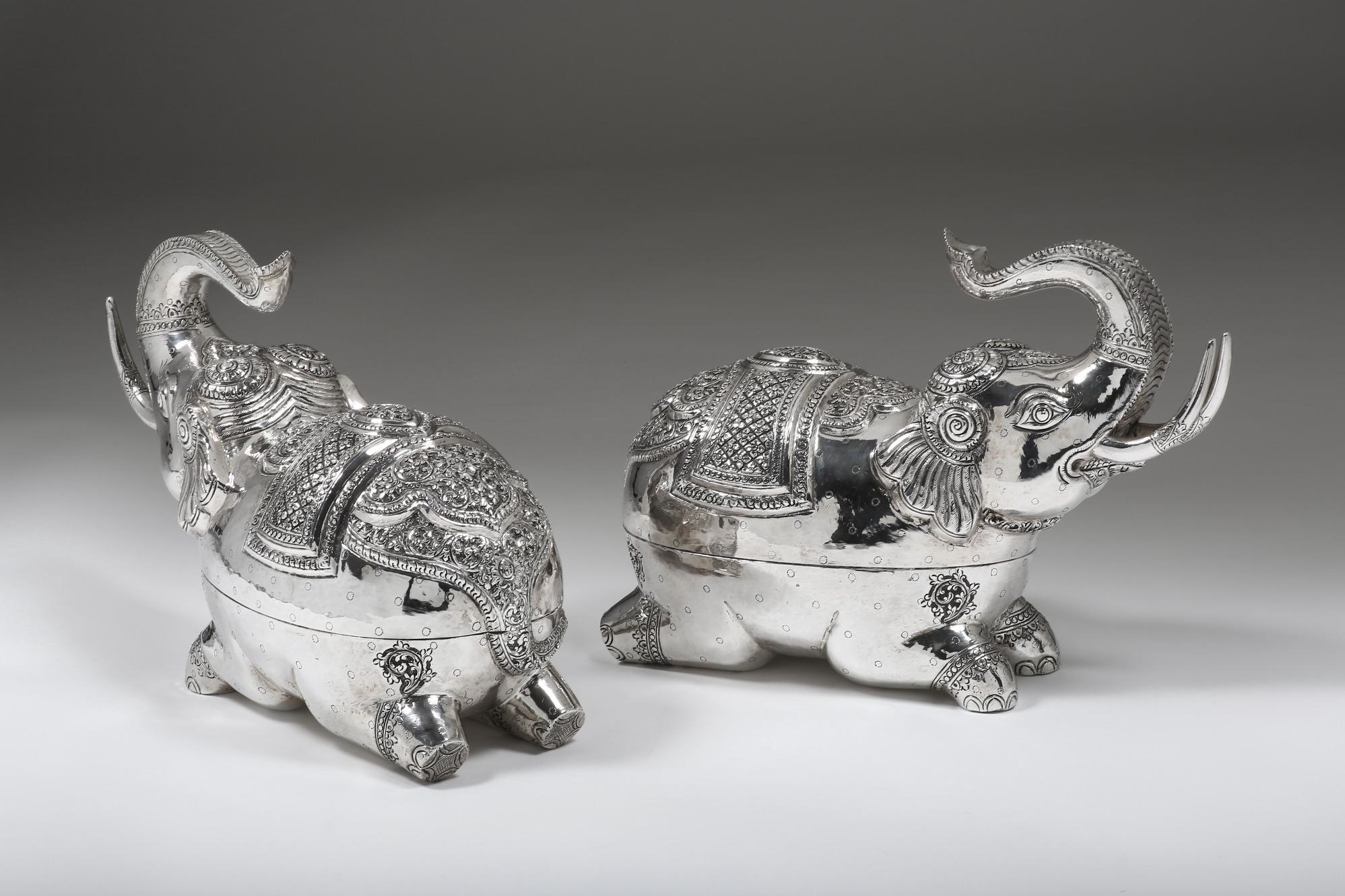 Hong Kong Hand-Worked Contemporary Solid Silver Elephant Box For Sale