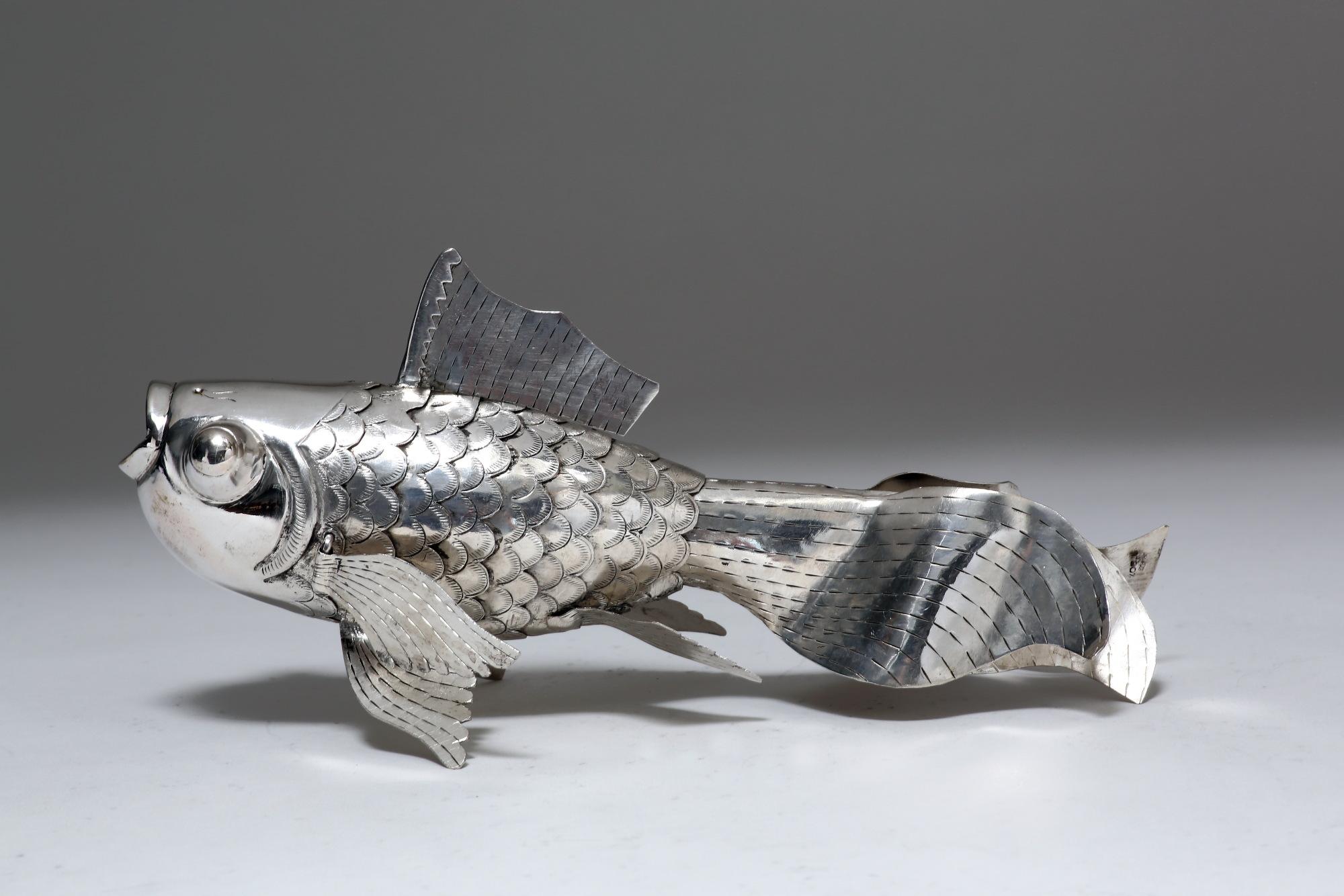 The contemporary solid silver goldfish is handcrafted by experienced silversmiths with Fine techniques. Every detail is vividly presented with extreme artisan skills. 
A pair is available.
90% Silver
Size: 8 3/4