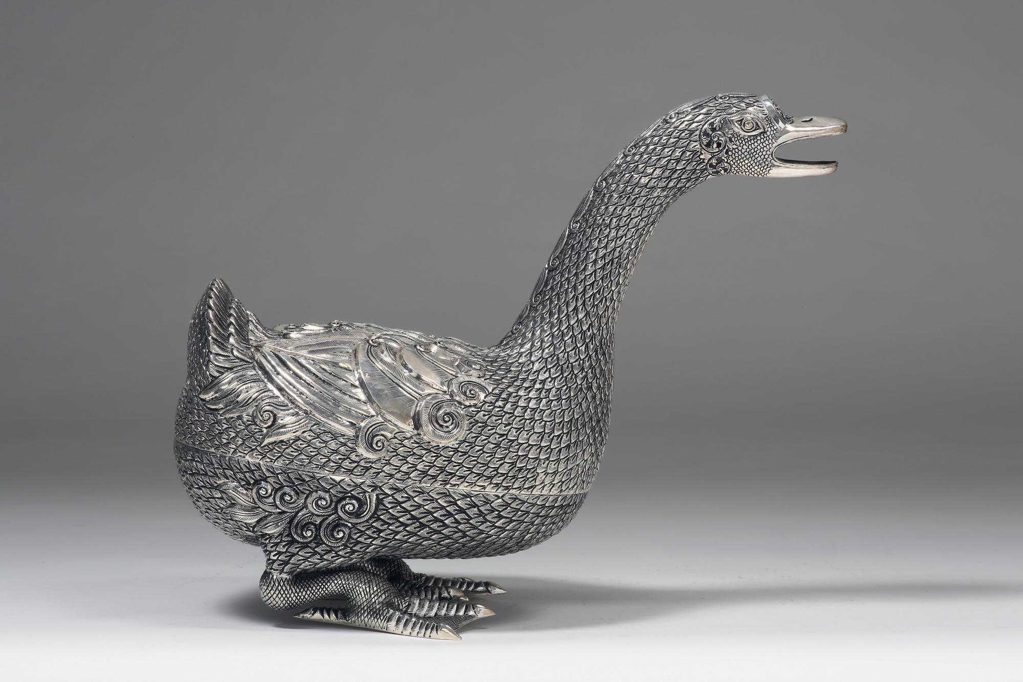 The contemporary solid silver goose box is handcrafted by experienced silversmiths with fine techniques. Every feather on the goose is vividly presented with details and textures. It is designed to be opened for storage space.
A pair is