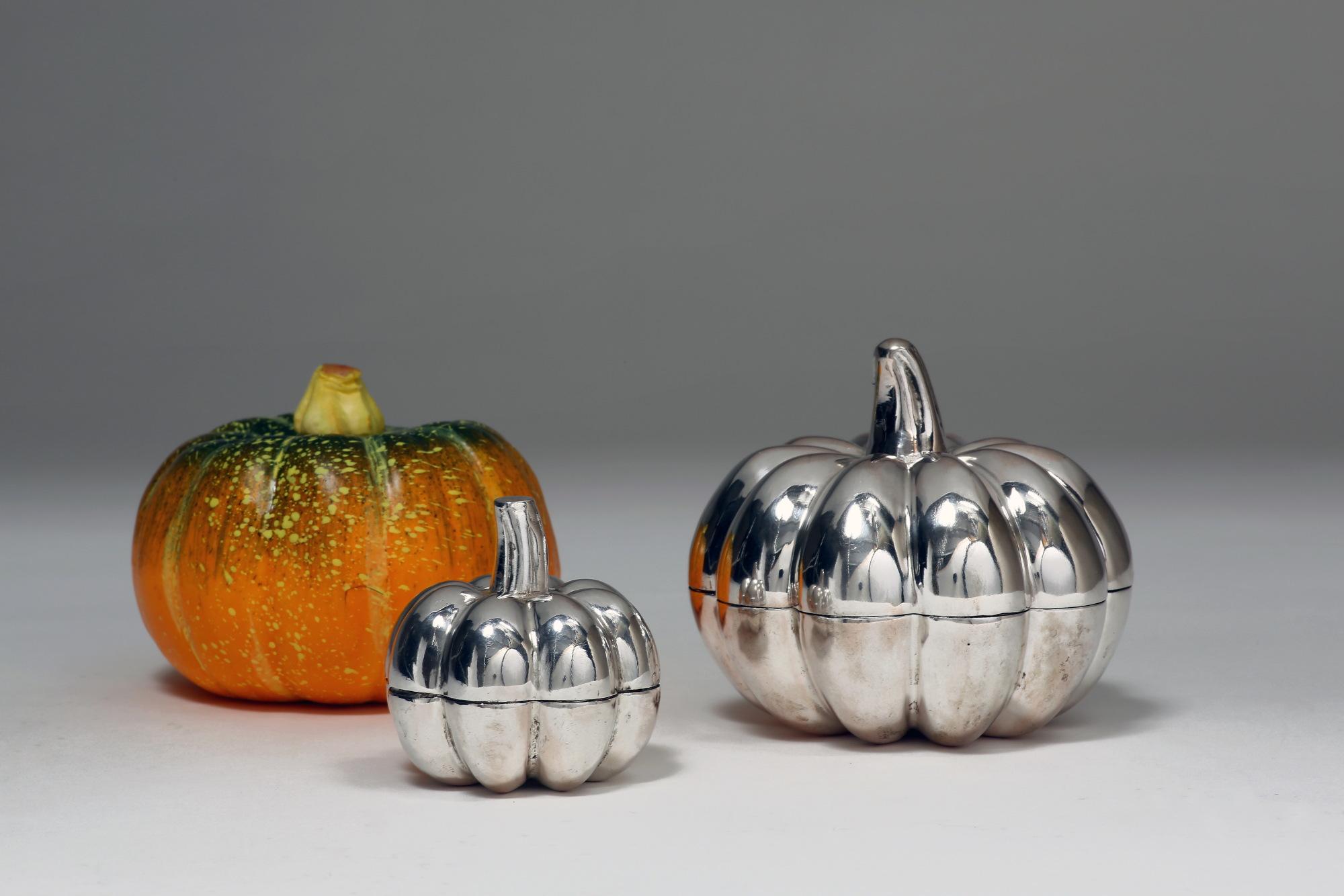 Hand-Worked Contemporary Solid Silver Pumpkin Boxes, Set of Two In New Condition In 10 Chater Road, HK