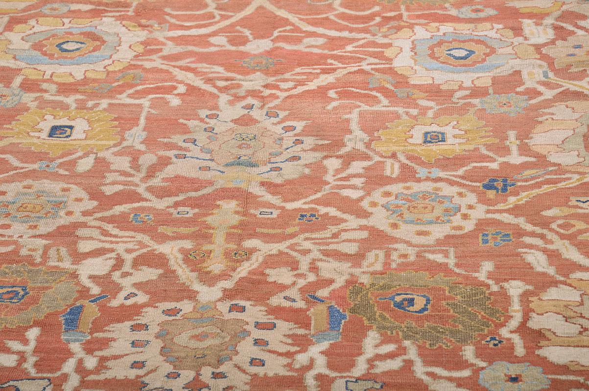 Tissé à la main en Perse occidentale durant la seconde moitié du XIXe siècle. Un atelier villageois de tissage dans le style palmette à grande échelle.

Construction : Velours entièrement en laine sur une base en coton, armure de chaîne sans creux