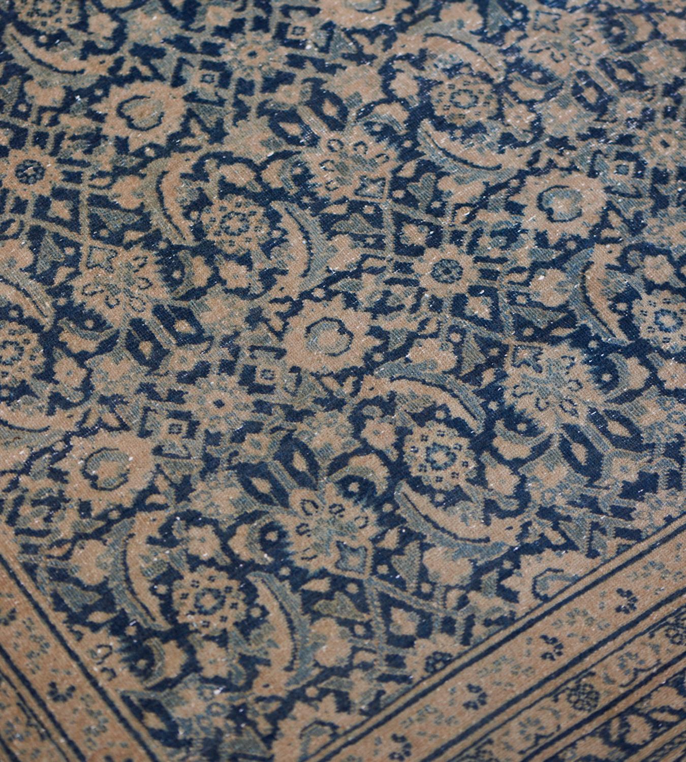 Handgewebter antiker persischer Täbris-Teppich mit blauem Herati-Pattern aus der Zeit um 1900 (Persisch) im Angebot