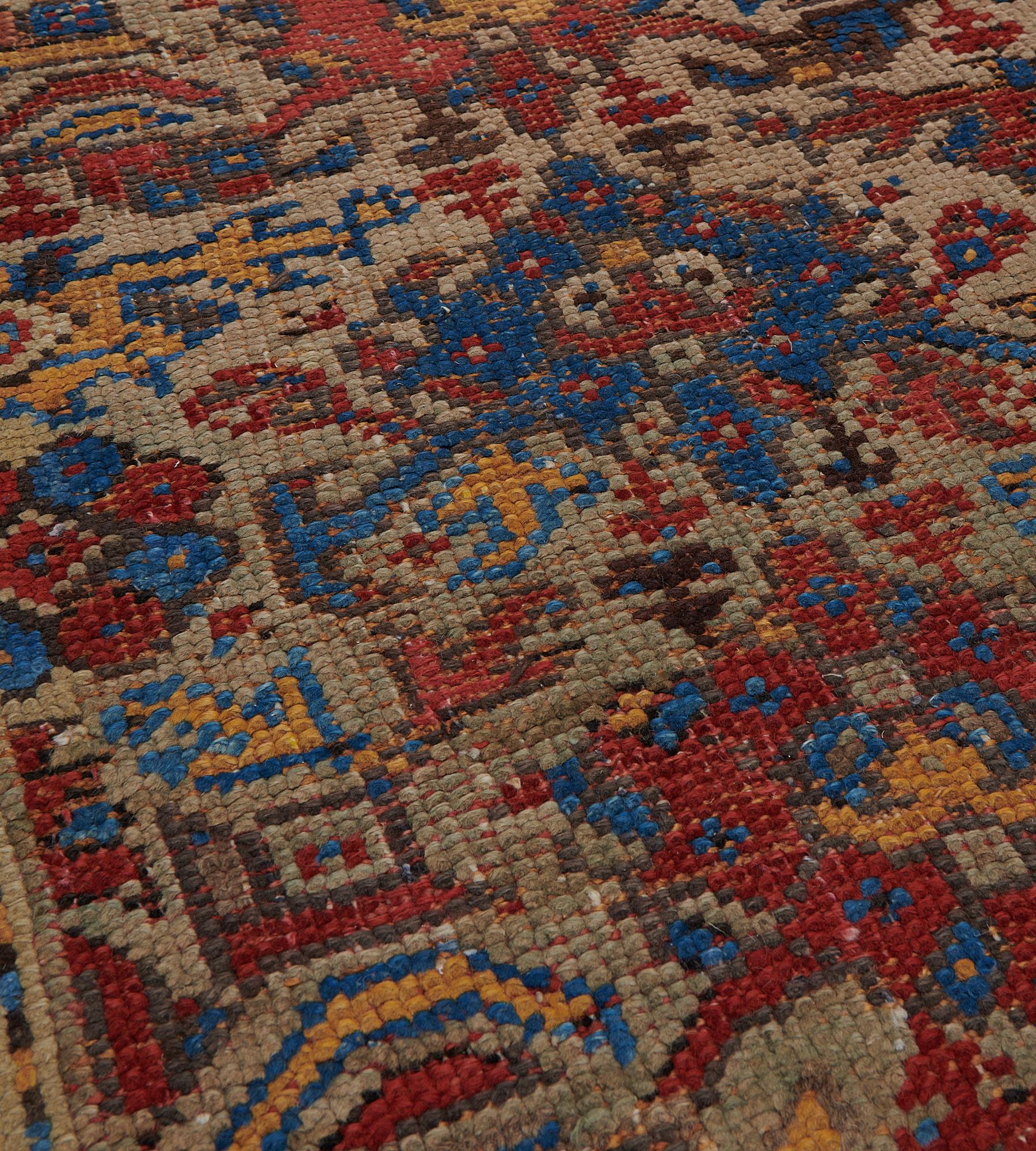 XIX secolo Runner Oushak antico multicolore floreale tessuto a mano in vendita