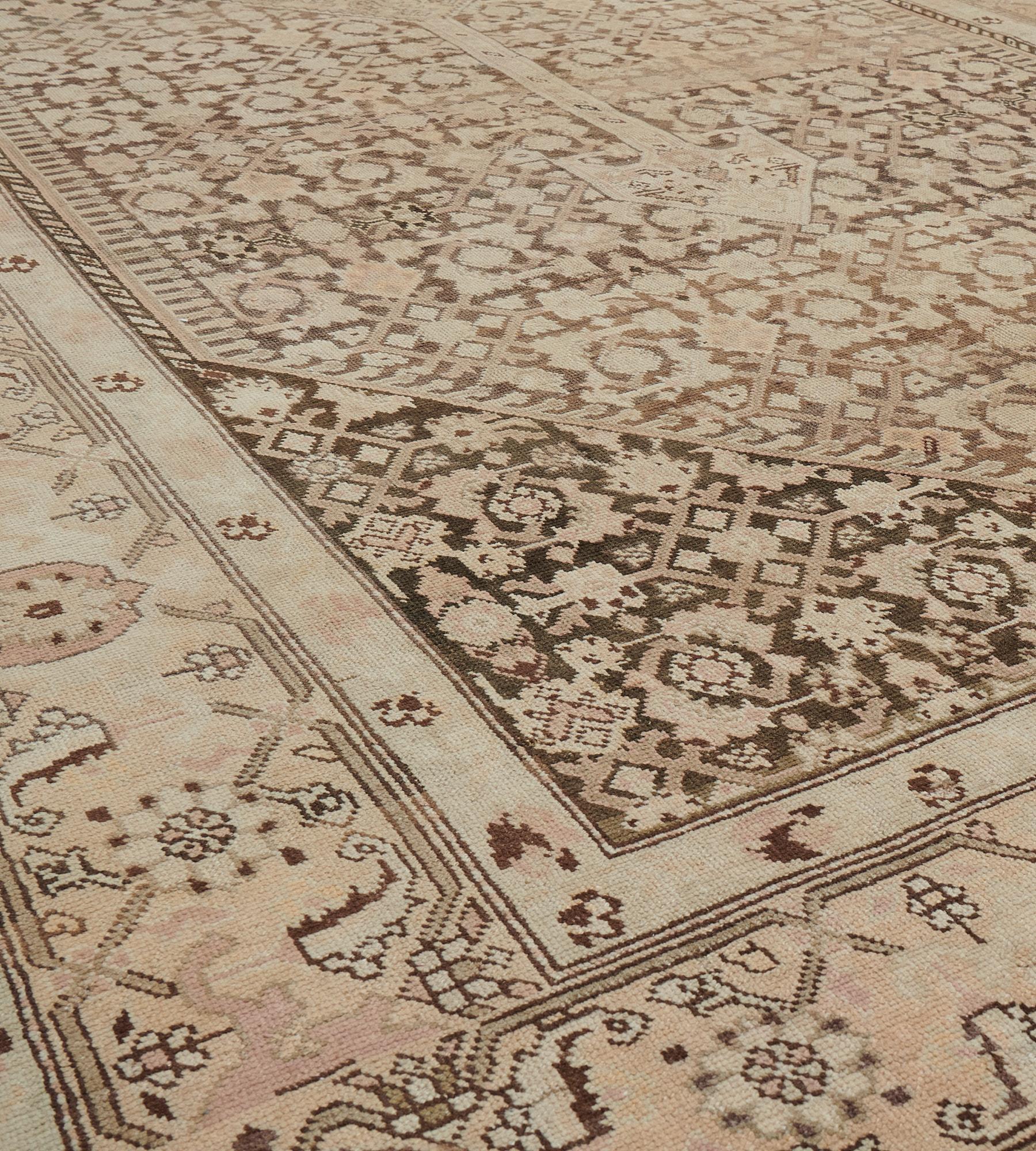 Handgewebter antiker kaukasischer Karabagh-Teppich aus Wolle (Kaukasisch) im Angebot