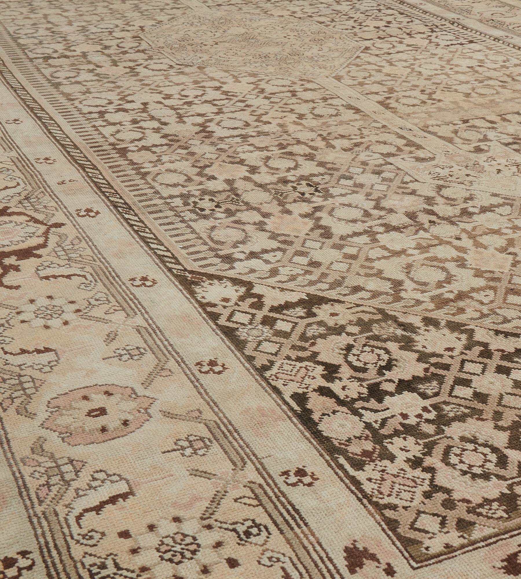 Handgewebter antiker kaukasischer Karabagh-Teppich aus Wolle (Handgeknüpft) im Angebot