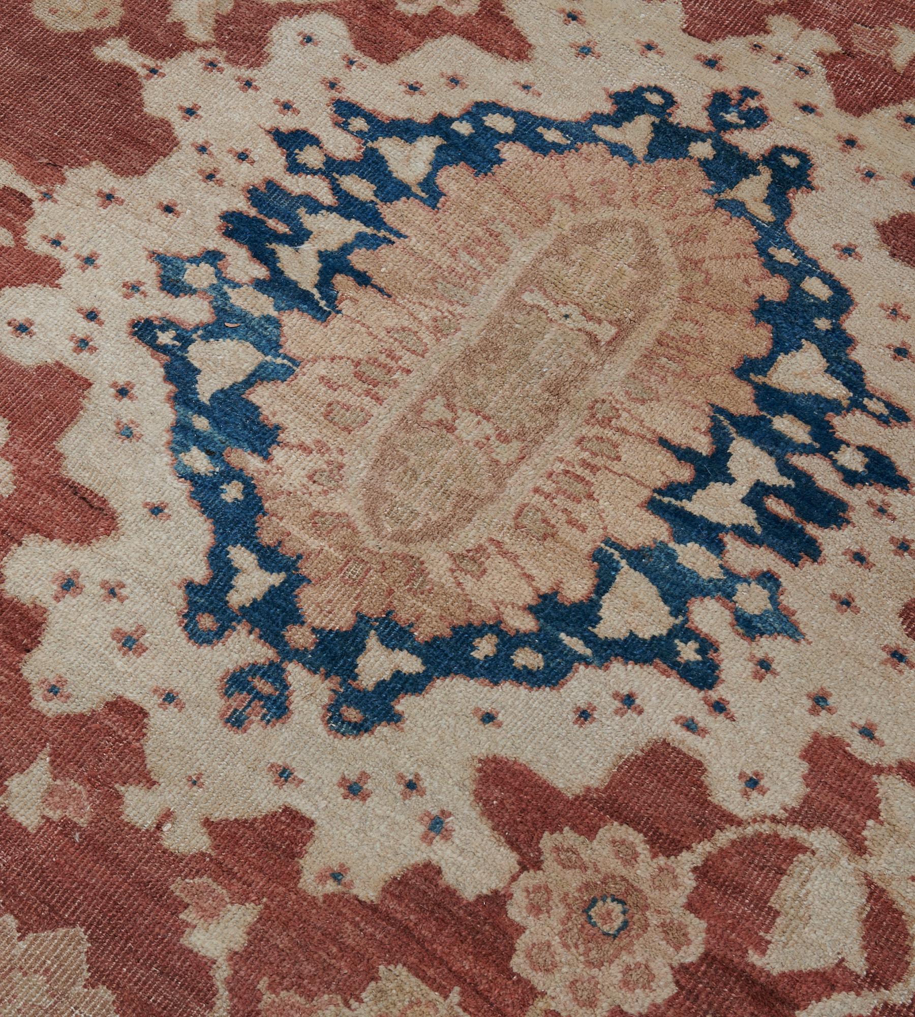 Hand-woven Antique Wool Floral Sultanabad Rug For Sale 4