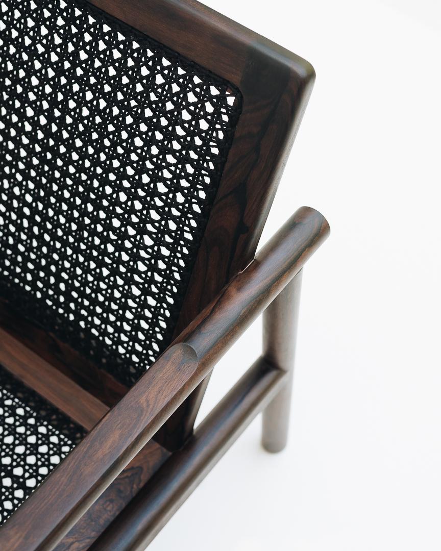 Handgewebter Sessel aus tropischem Ziricote-Holz – limitierte Auflage (Mexikanisch) im Angebot