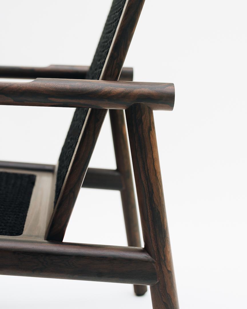 Handgewebter Sessel aus tropischem Ziricote-Holz – limitierte Auflage (Gedrechselt) im Angebot