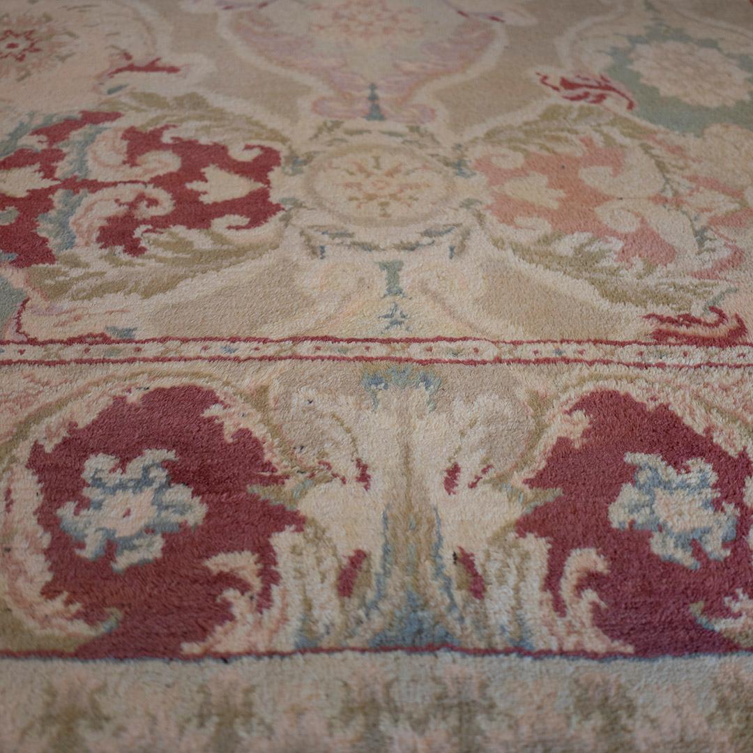 Handwoven Axminster Inspired Rug In New Condition For Sale In West Hollywood, CA