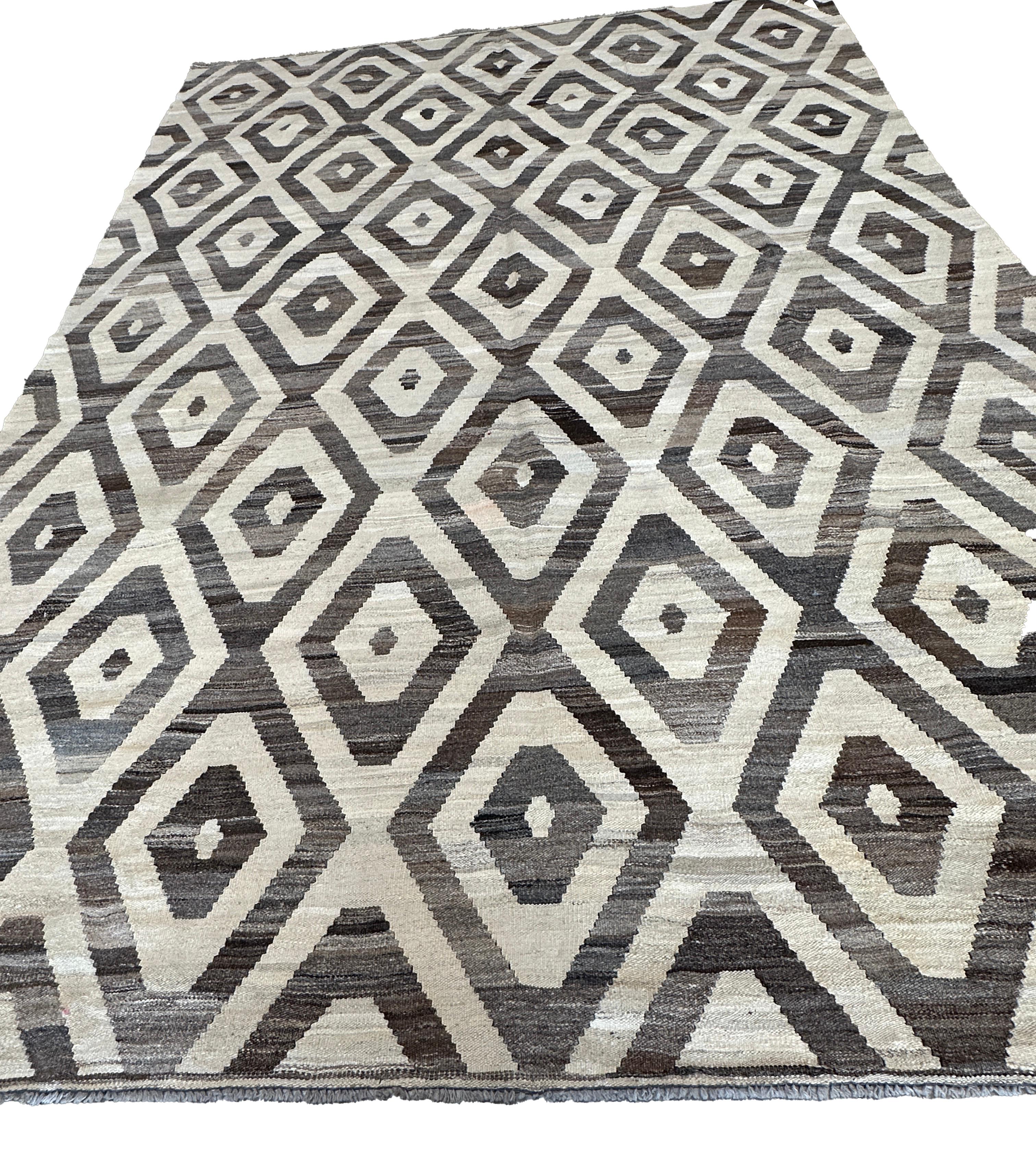 Hand-Woven Brown and Cream Diamond Kilim Flat Weave Area Rug In New Condition For Sale In West Hollywood, CA