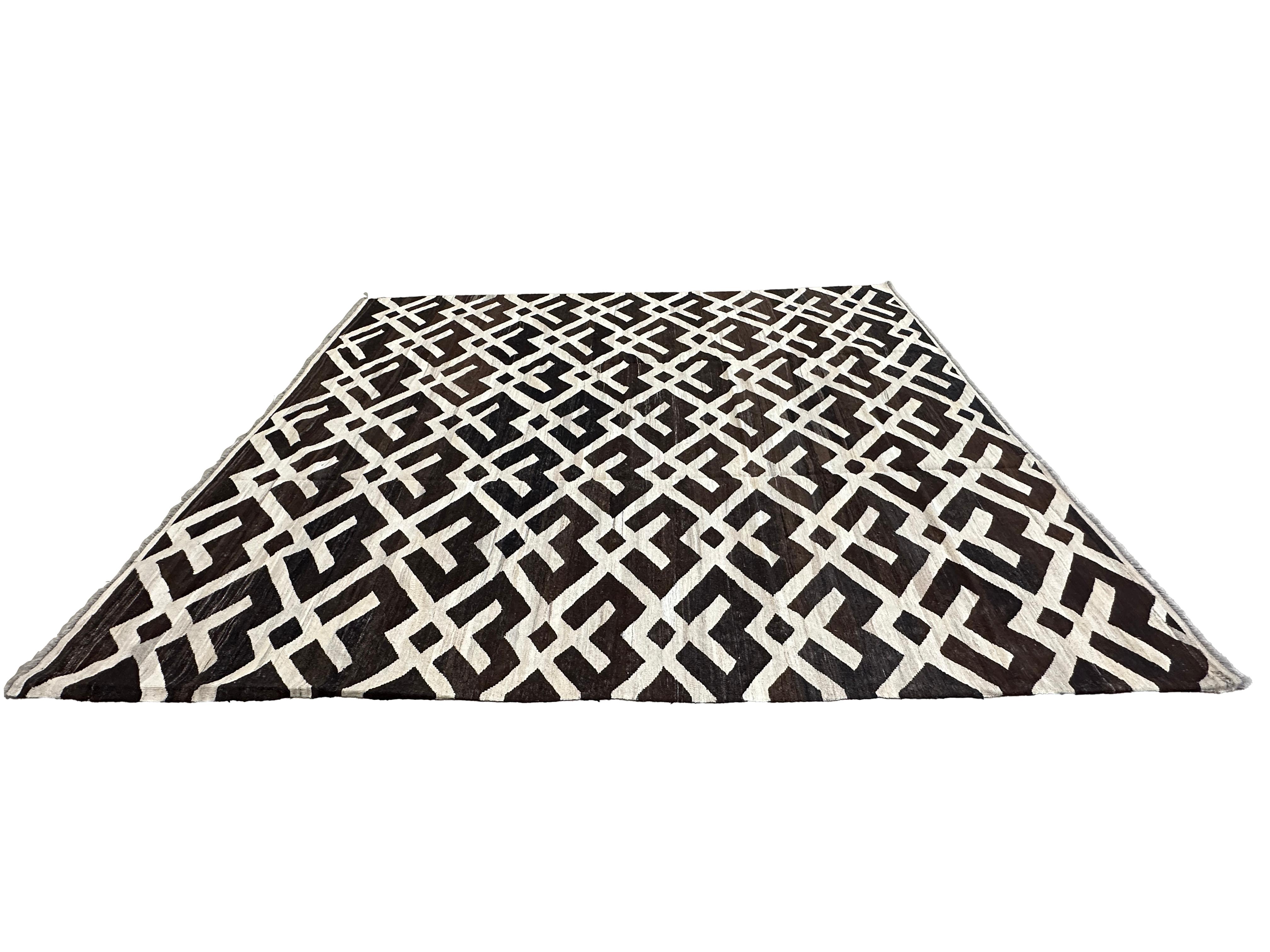 Hand-Woven Brown and Cream Diamond Kilim Flat Weave Area Rug In New Condition For Sale In West Hollywood, CA