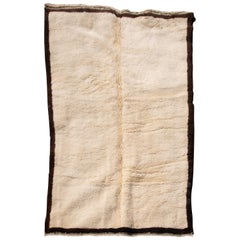 Tapis marocain en laine marron et crème tissé à la main, 74 po. x 114 po.