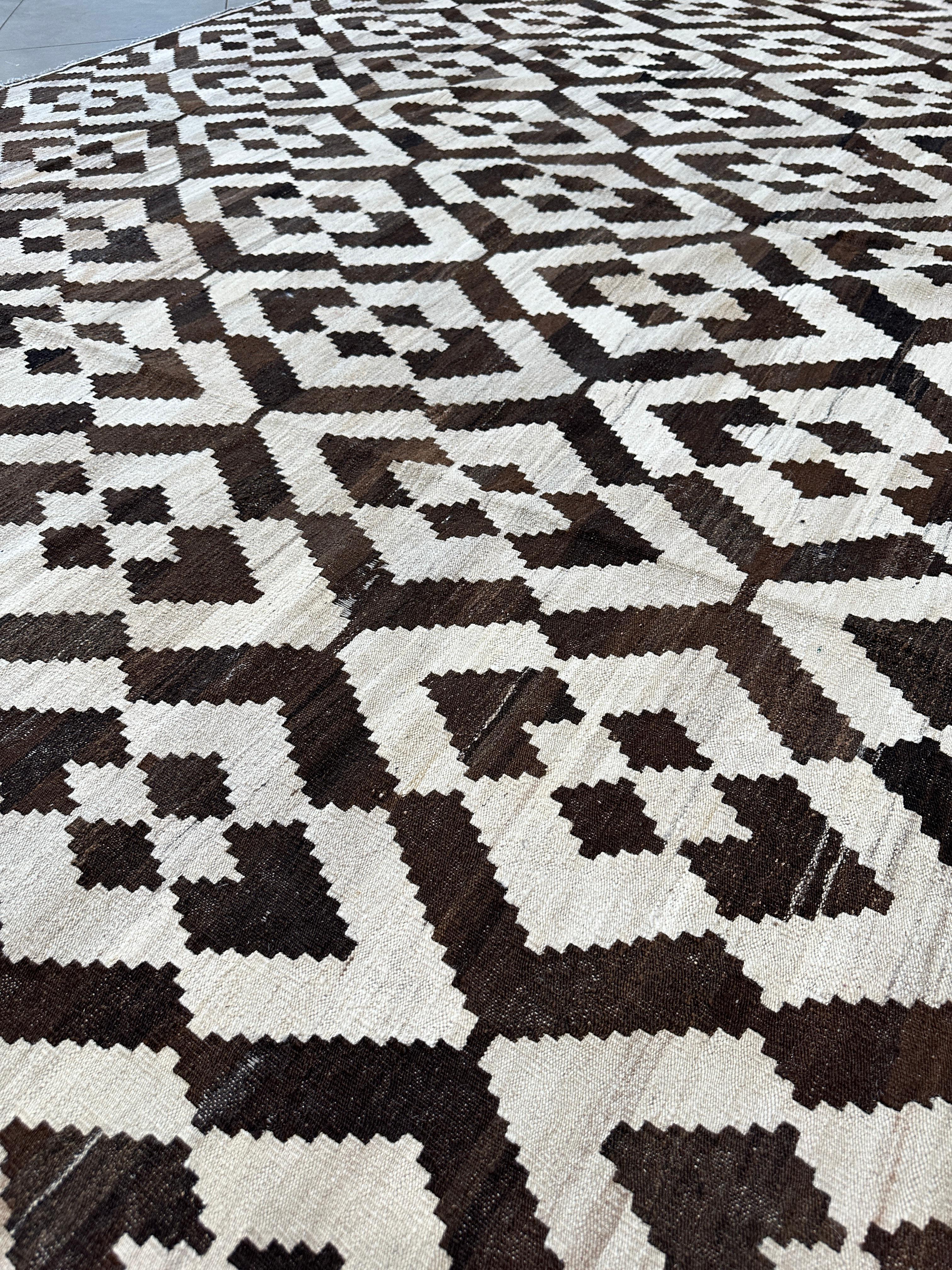 Hand-Woven Brown and Cream Zig-Zag Diamond Kilim Flat Weave Area Rug 10x14 For Sale 1
