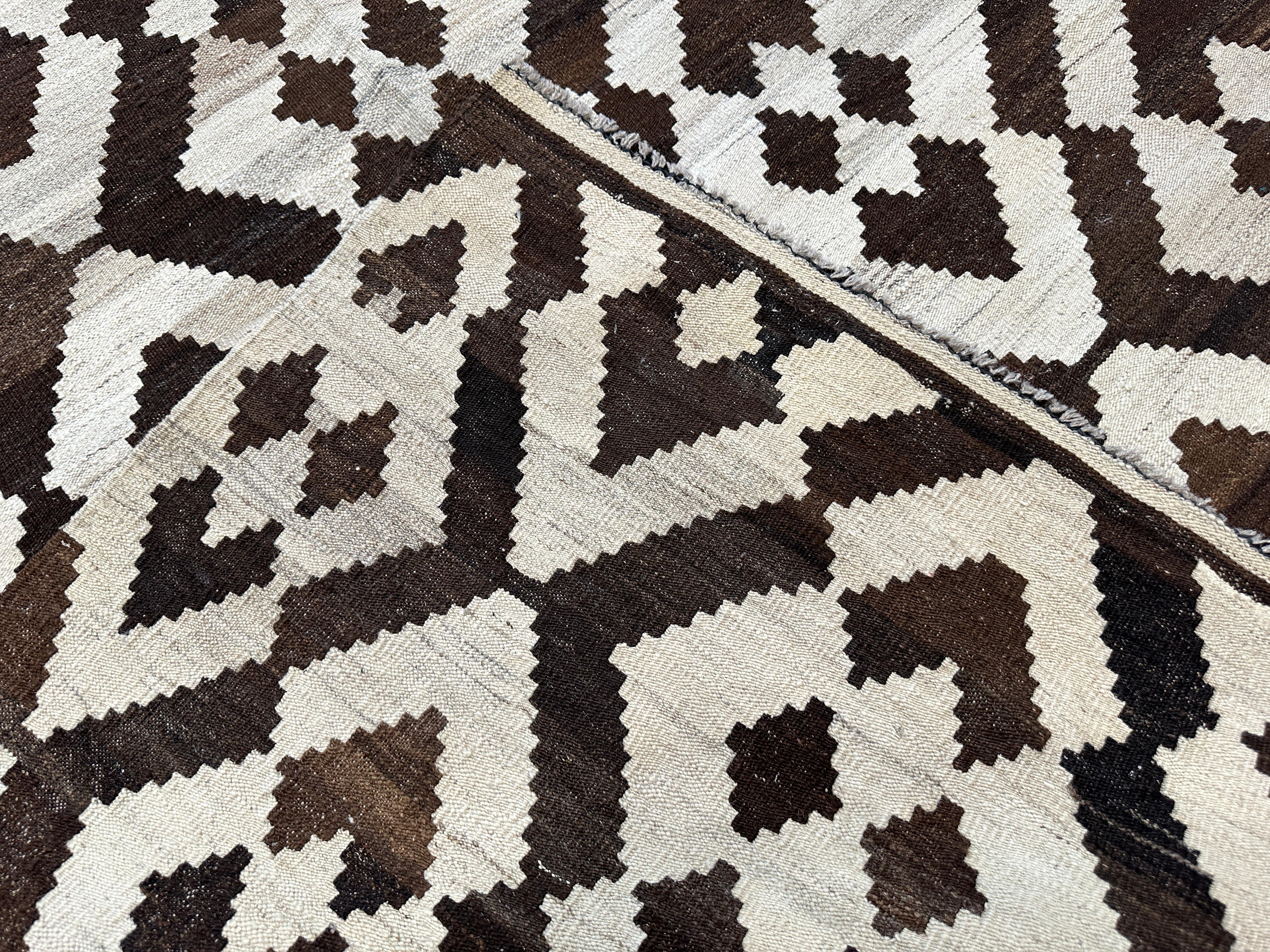 Hand-Woven Brown and Cream Zig-Zag Diamond Kilim Flat Weave Area Rug 10x14 For Sale 3