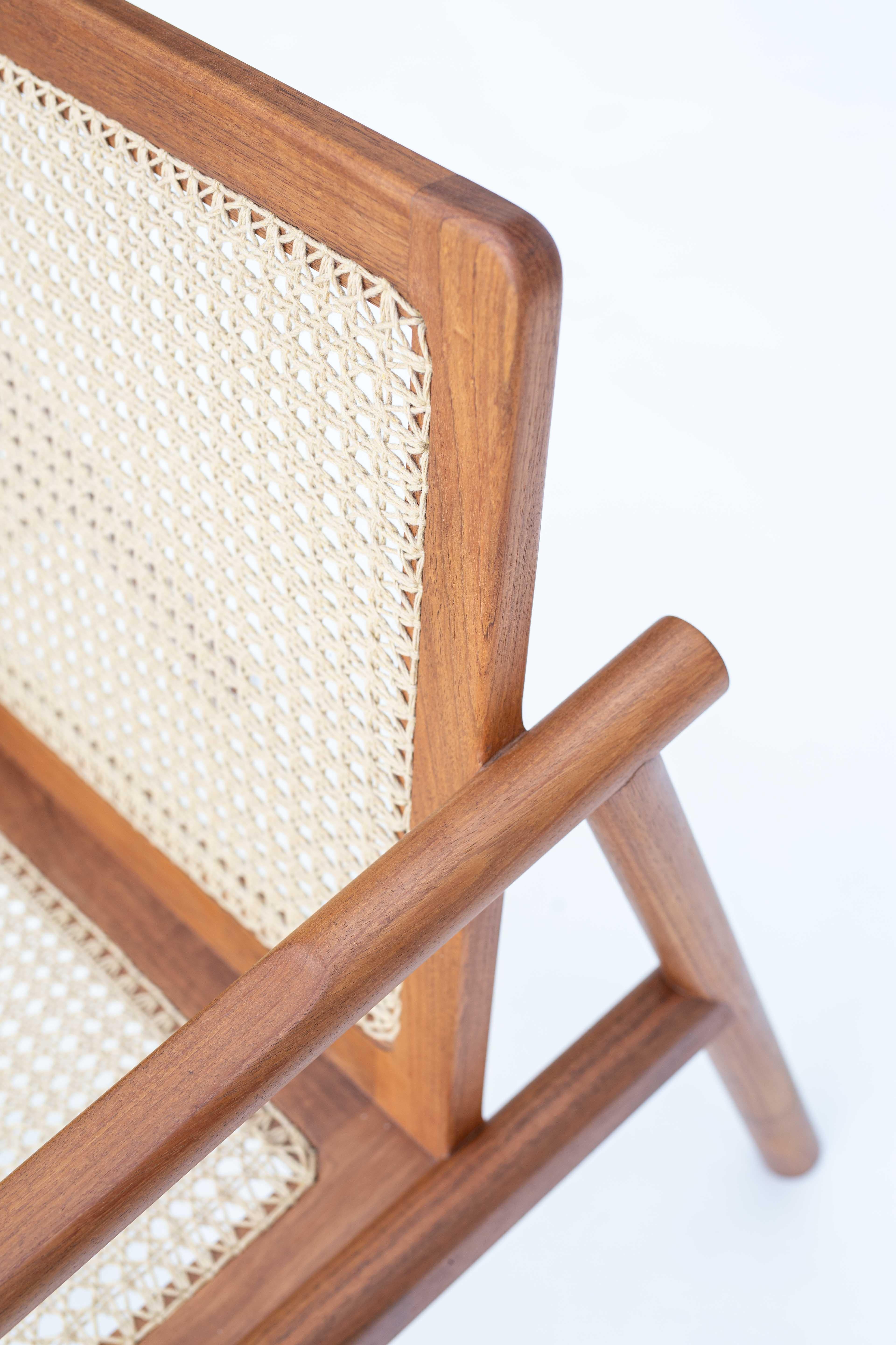 Handgeflochtener Contemporary-Sessel aus karibischem Nussbaum im Angebot 1