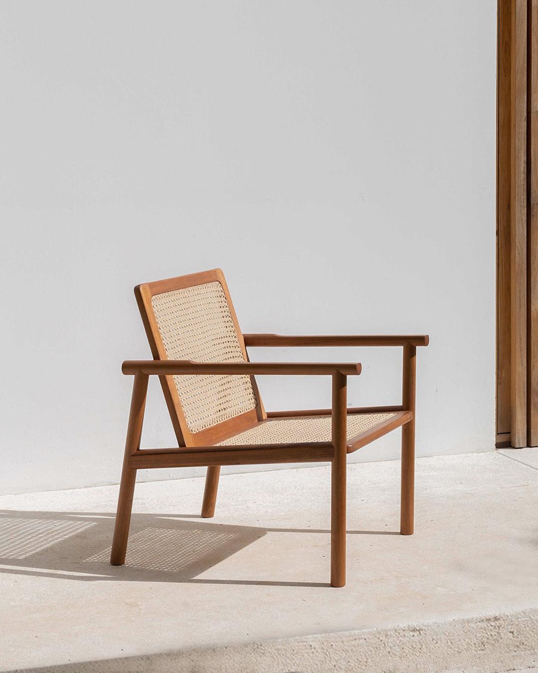 Handgeflochtener Contemporary-Sessel aus karibischem Nussbaum im Angebot 2