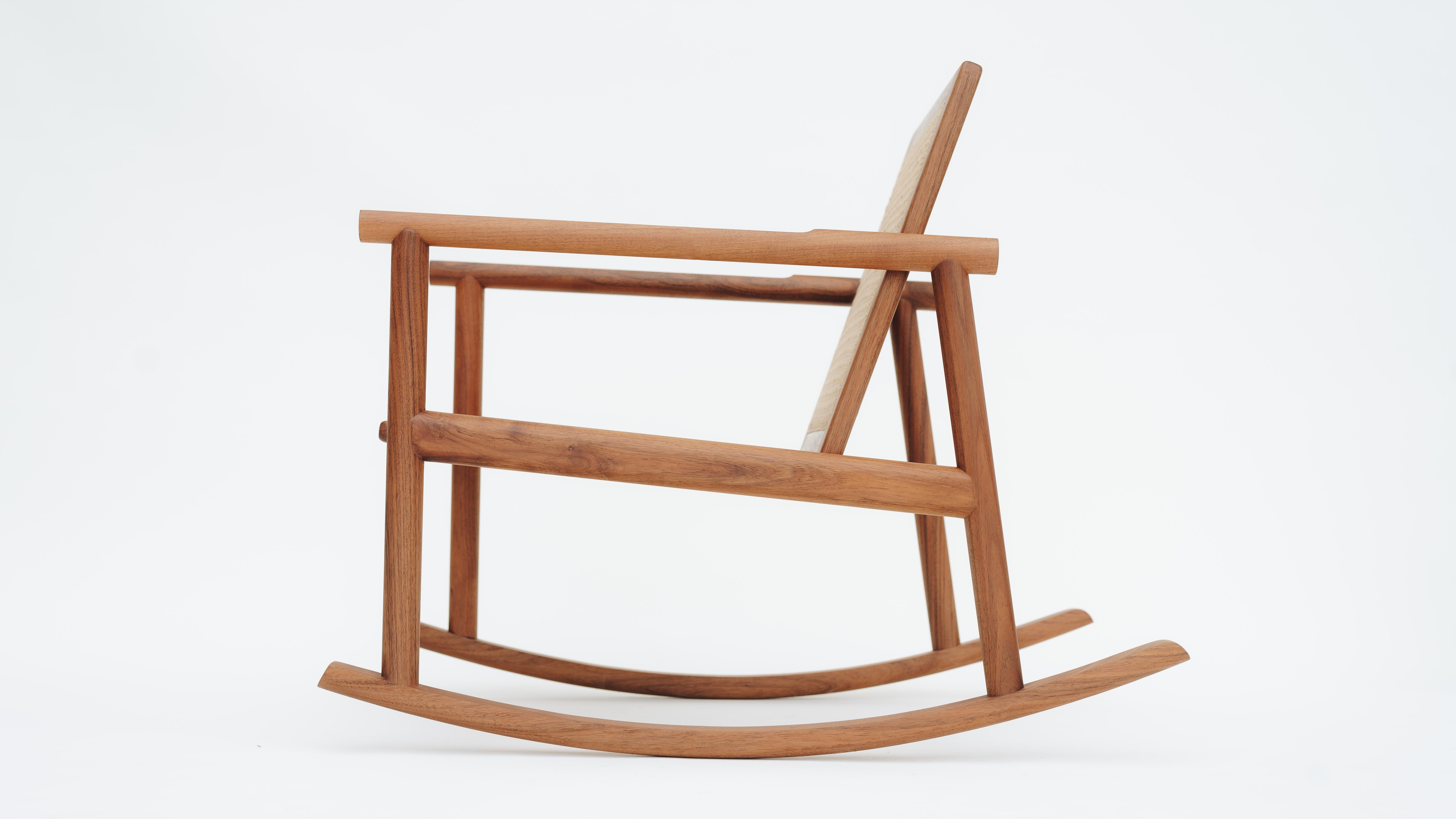 Mexicain Rocking Chair Contemporary Hand-Woven in Solid Mexican Hardwood - En stock en vente