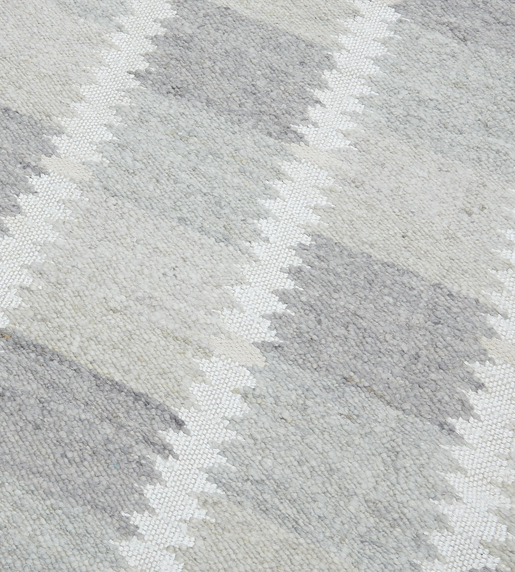 Hand-Woven Contemporary Swedish-Inspired Wool Flat-weave Rug In New Condition For Sale In West Hollywood, CA