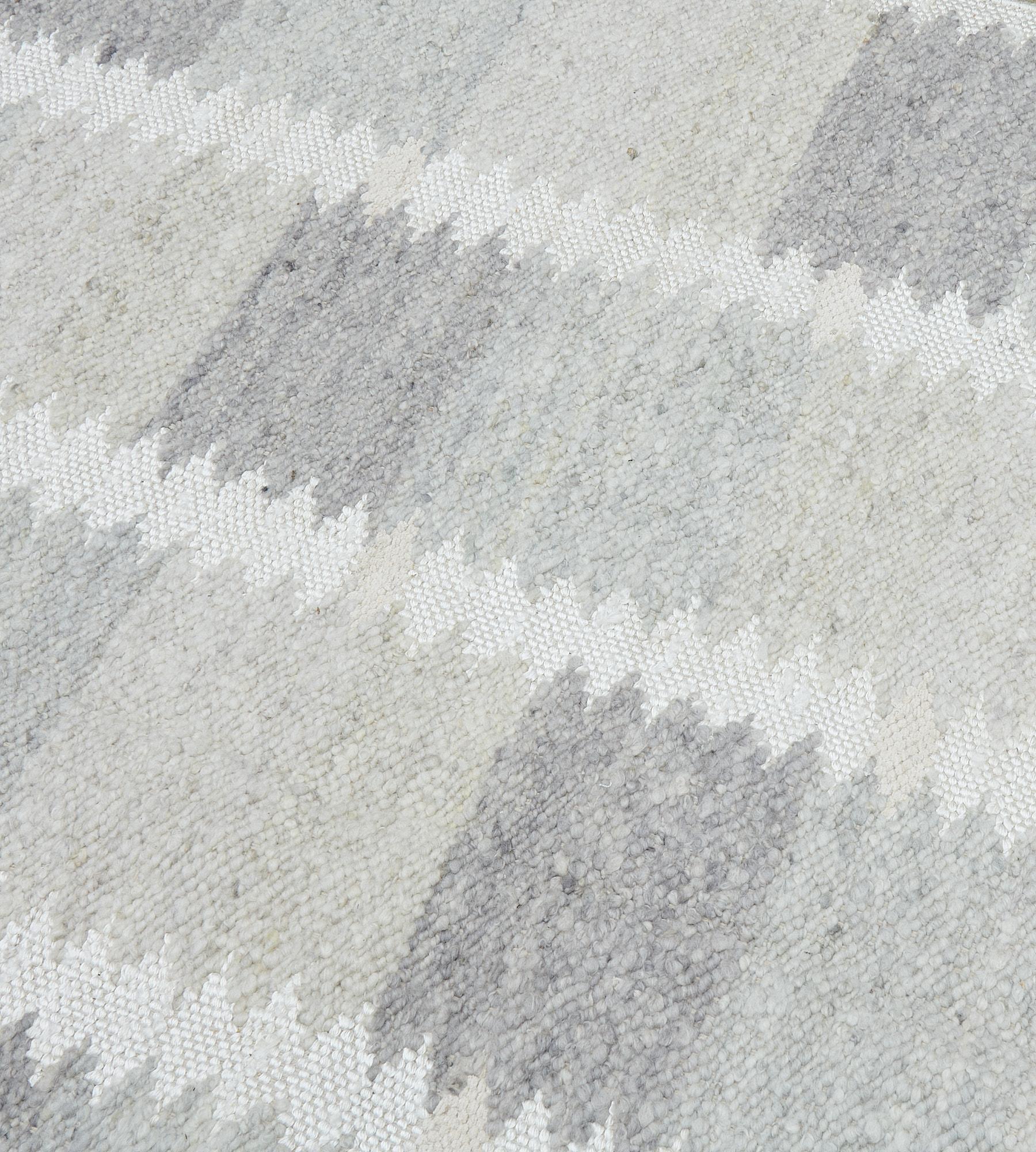 Hand-Woven Contemporary Swedish-Inspired Wool Flat-weave Rug For Sale 1