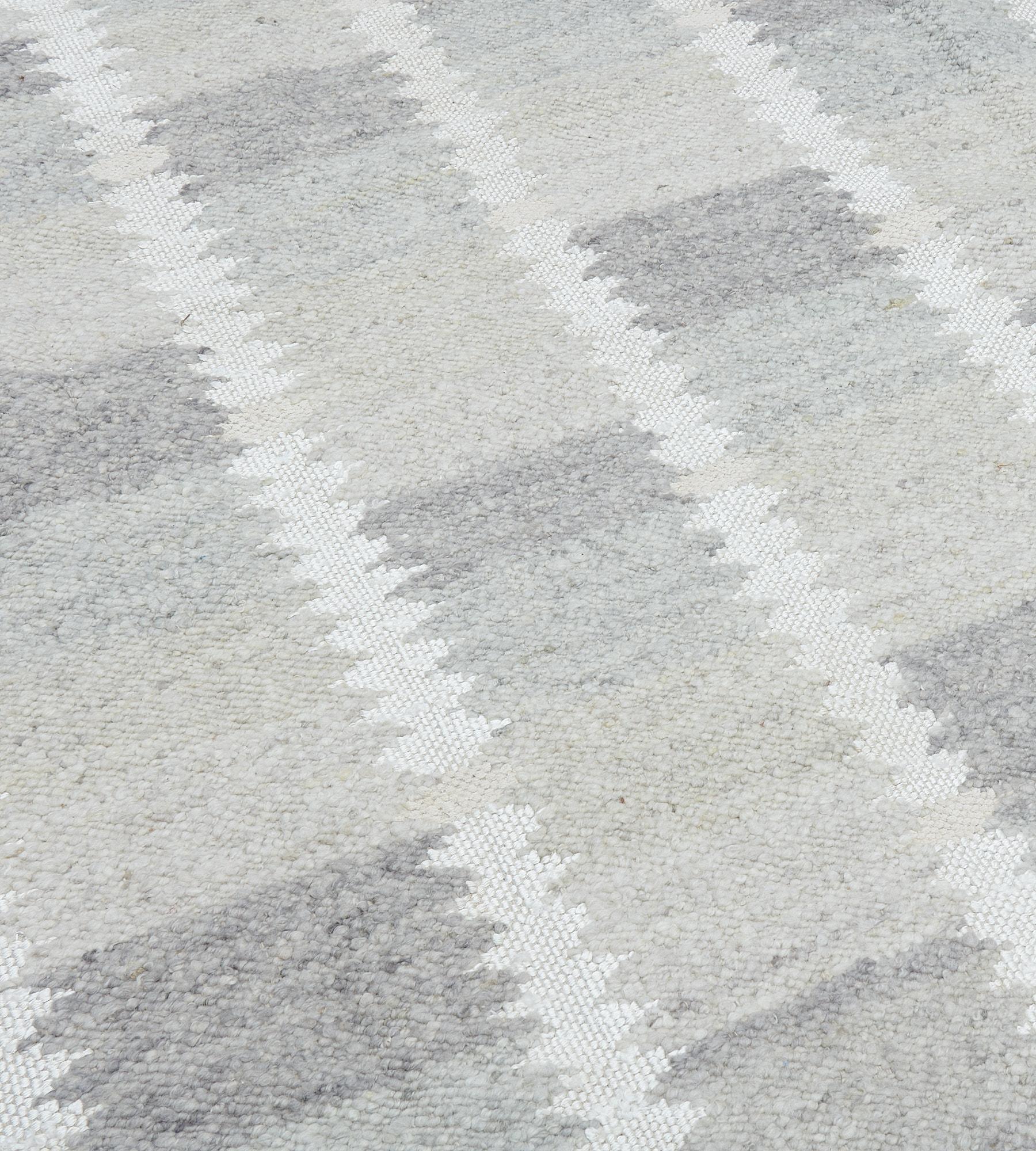 Hand-Woven Contemporary Swedish-Inspired Wool Flat-weave Rug For Sale 2