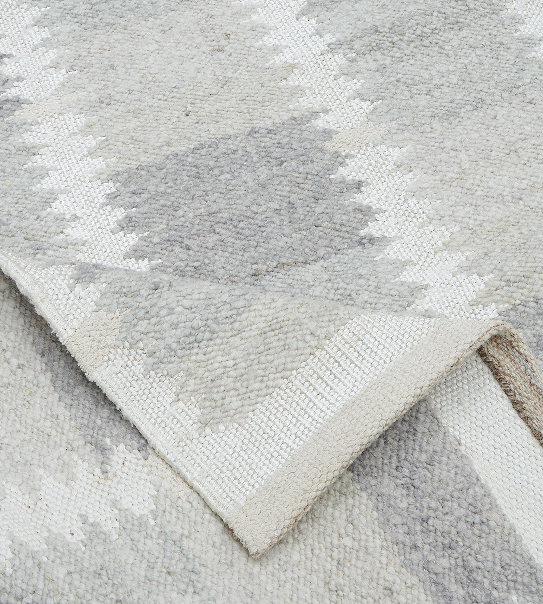 Hand-Woven Contemporary Swedish-Inspired Wool Flat-weave Rug For Sale 3