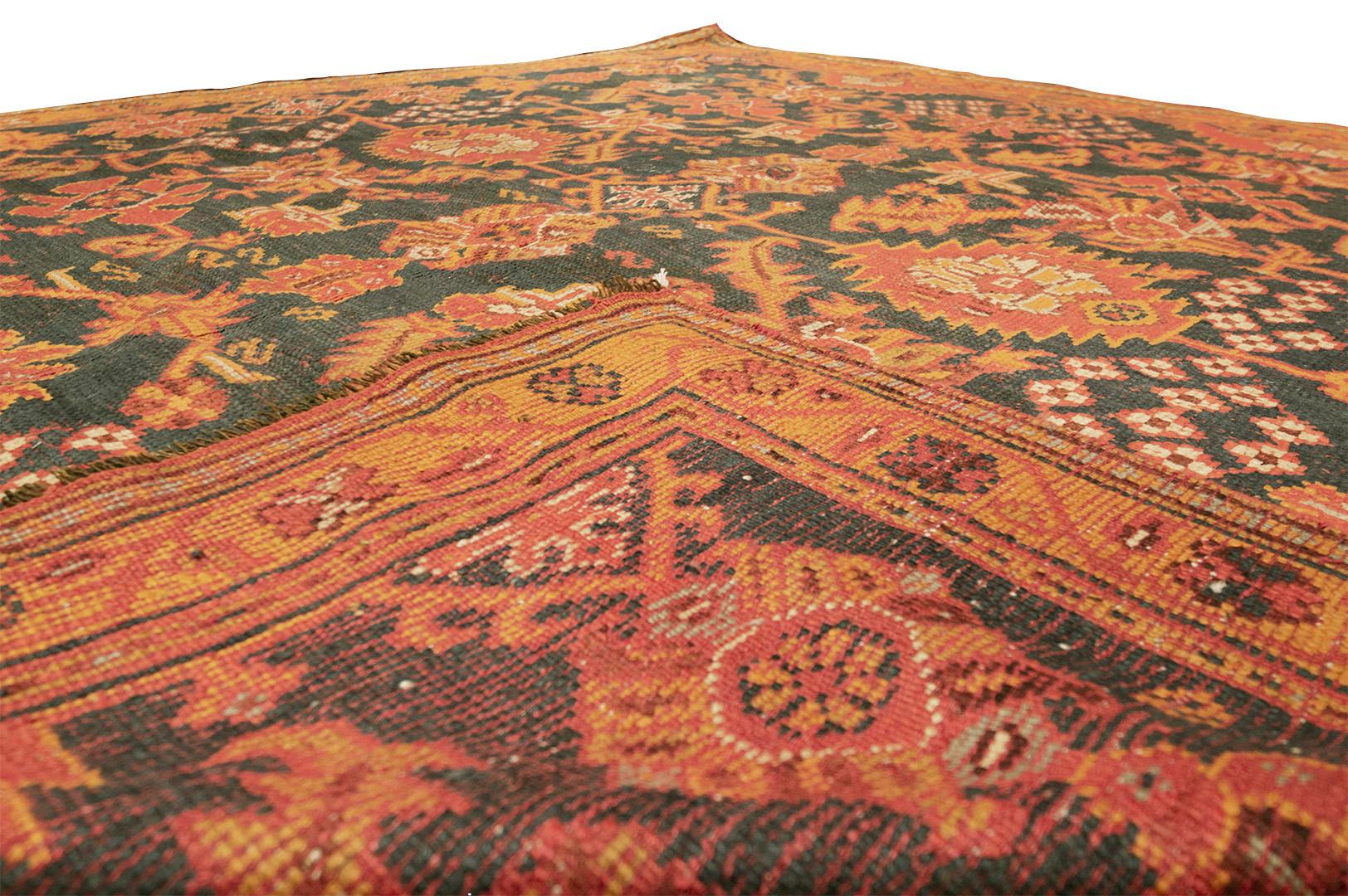 Handgewebter Oushak-Teppich aus Wolle des frühen 20. Jahrhunderts aus Westanatolien (Türkisch) im Angebot
