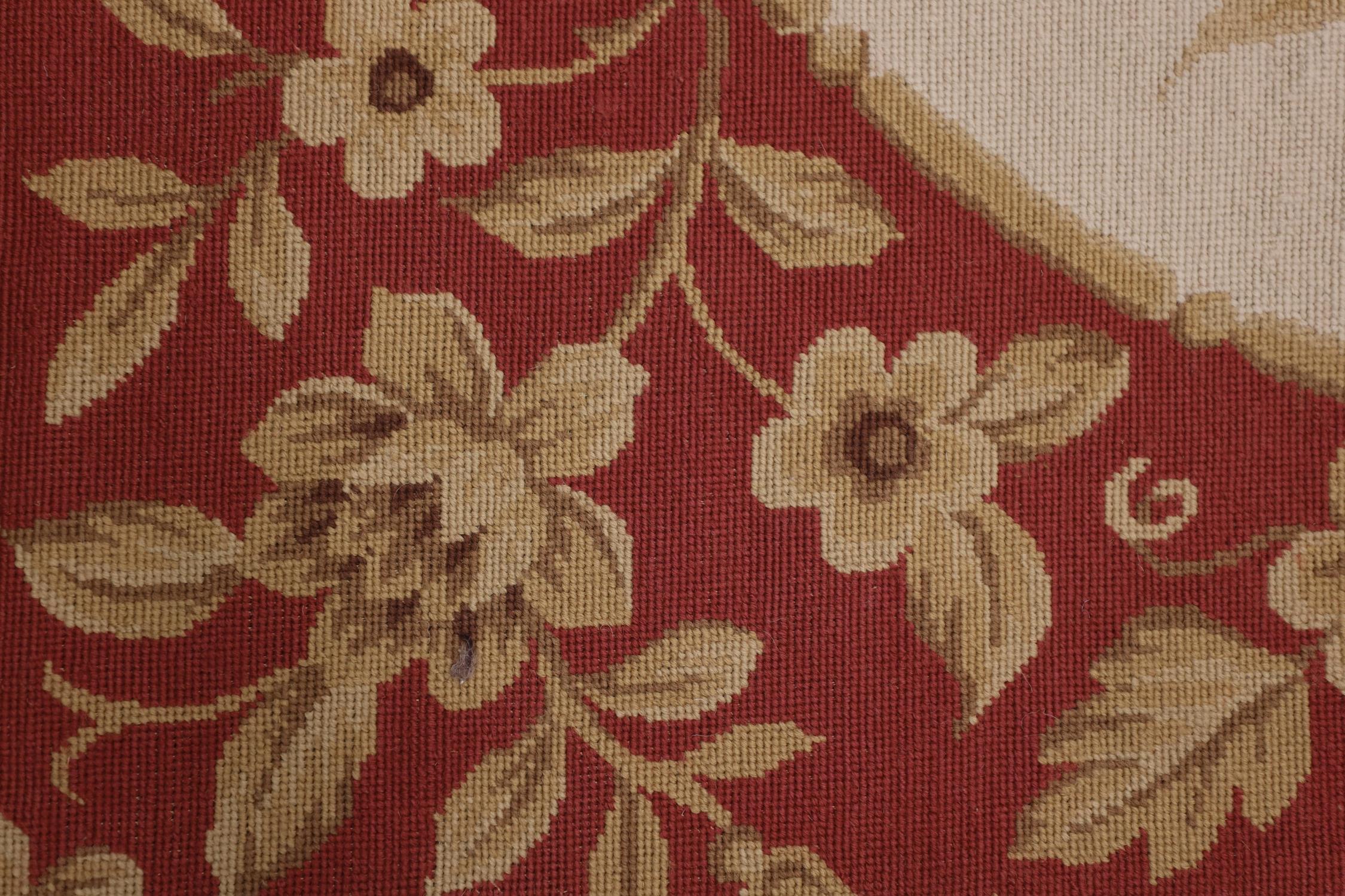 Aubusson-Teppich im französischen Stil, geblümter roter Gobelinstickerei (Chinesisch) im Angebot