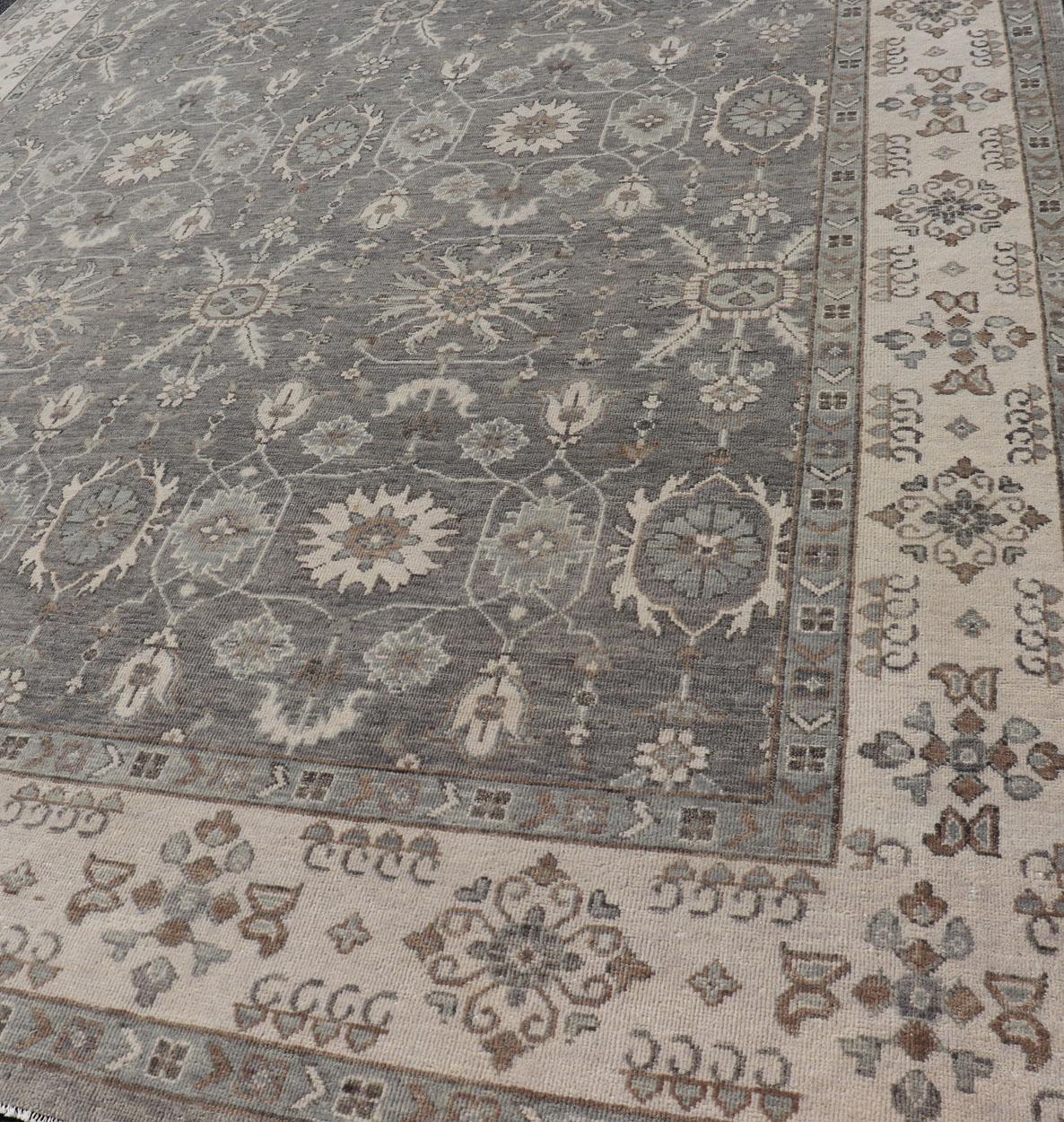 Indiano Tappeto indiano Oushak tessuto a mano nei toni del kaki, del grigio e del taupe 8'1 x 12'2 in vendita