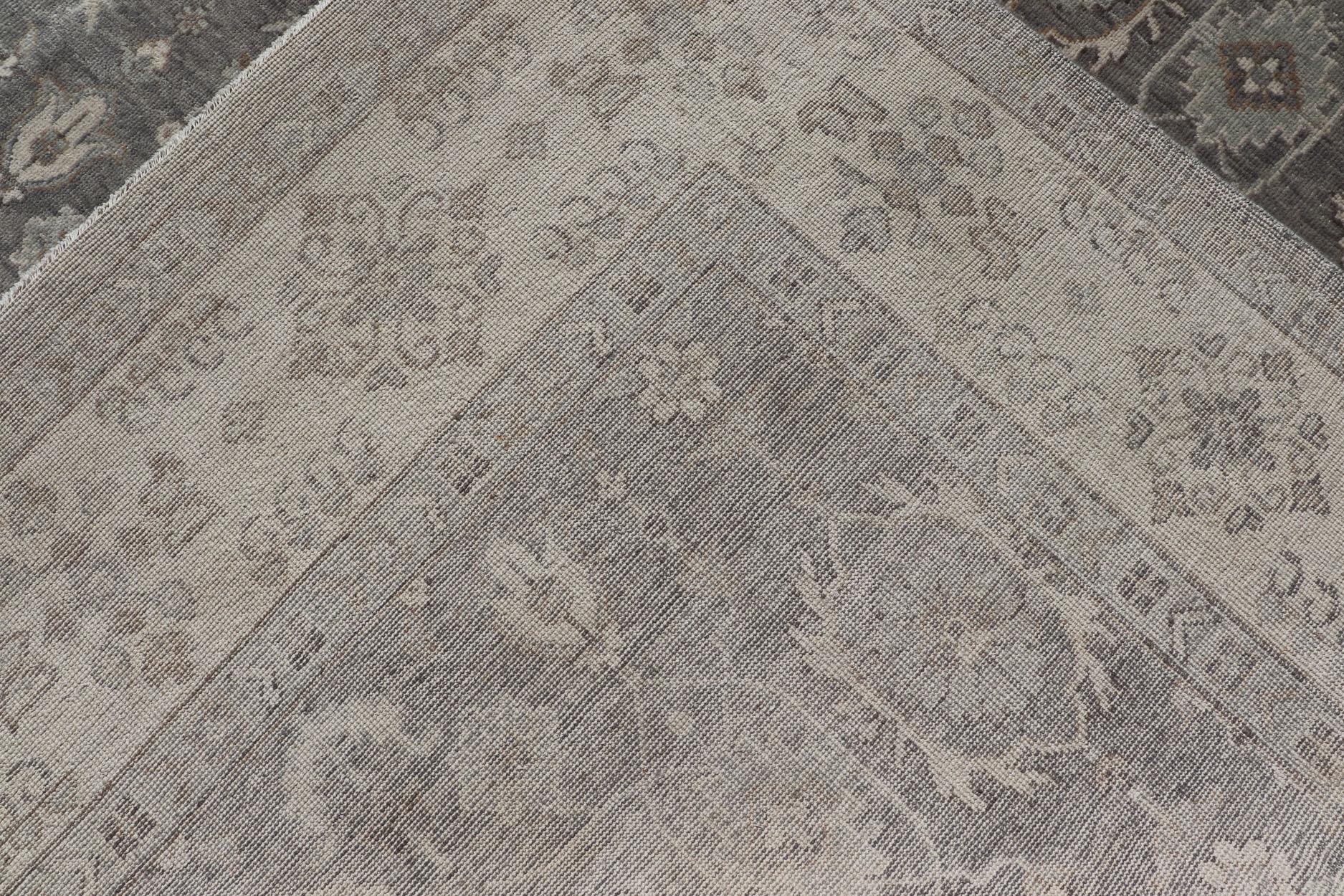 Tappeto indiano Oushak tessuto a mano nei toni del kaki, del grigio e del taupe 8'1 x 12'2 in vendita 1