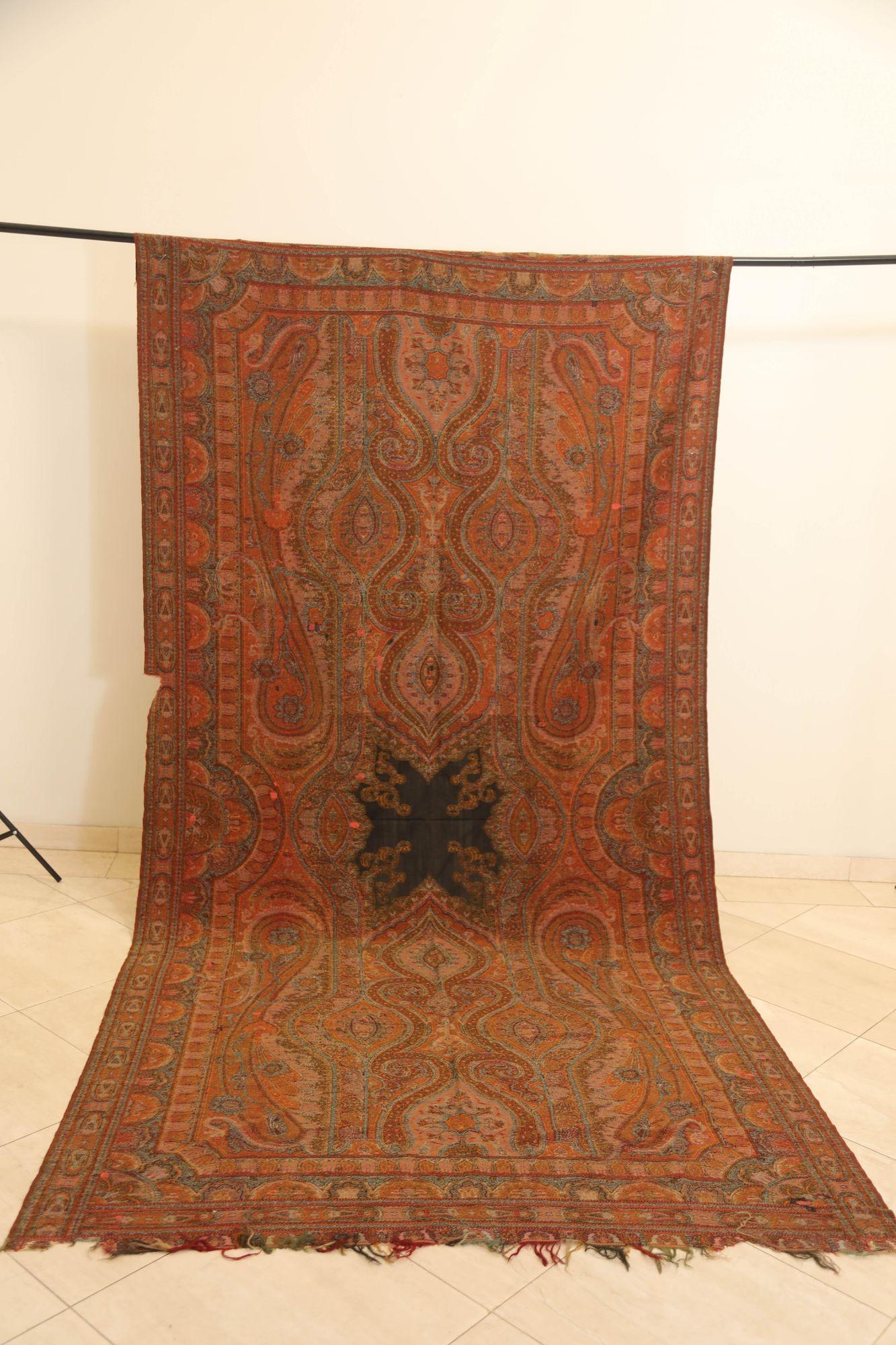 Scialle tessile asiatico Kashmir Paisley tessuto a mano 1850-1890 in vendita 12